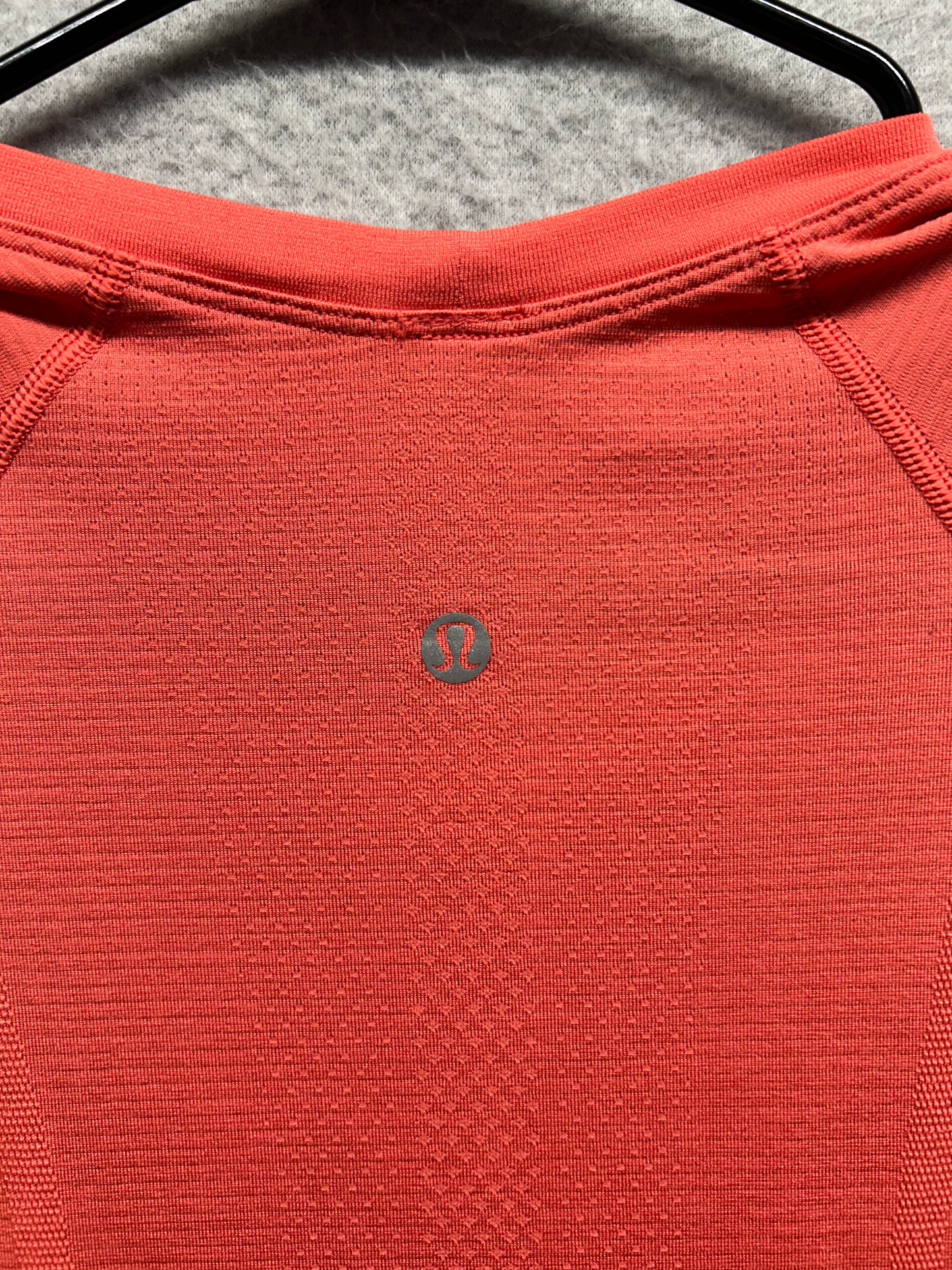 Lululemon Swiftly Tech Short Sleeve 2.0 Size 6 Warm Coral