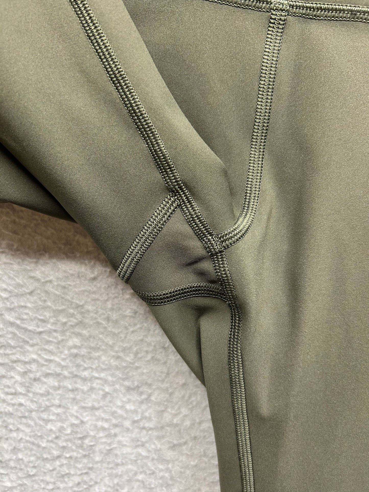 Lululemon Wunder Under Crop Luxtreme 21" Size 6 Dark Olive
