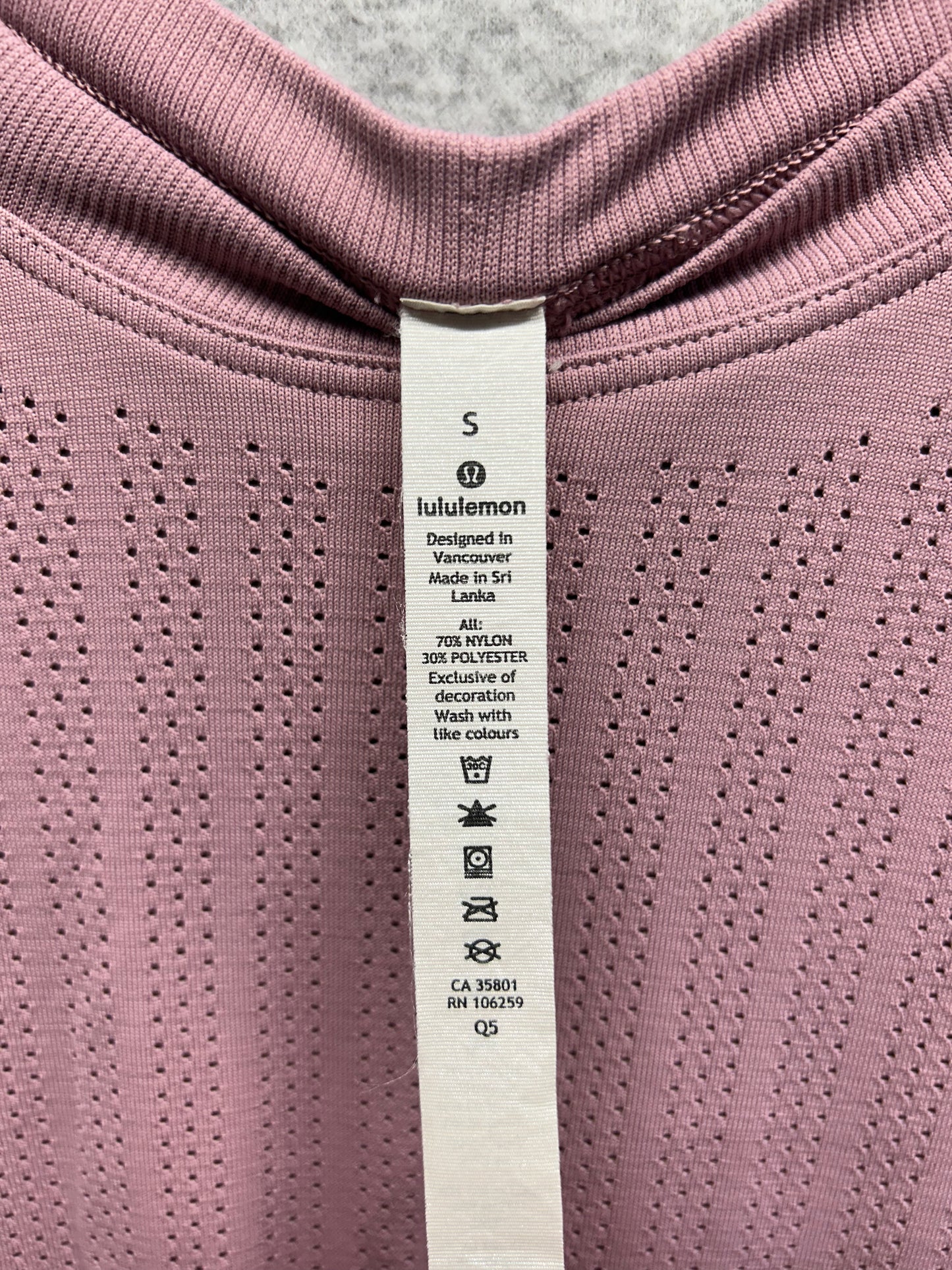 Lululemon Train to Be Short Sleeve Size Small (6) Pink Taupe