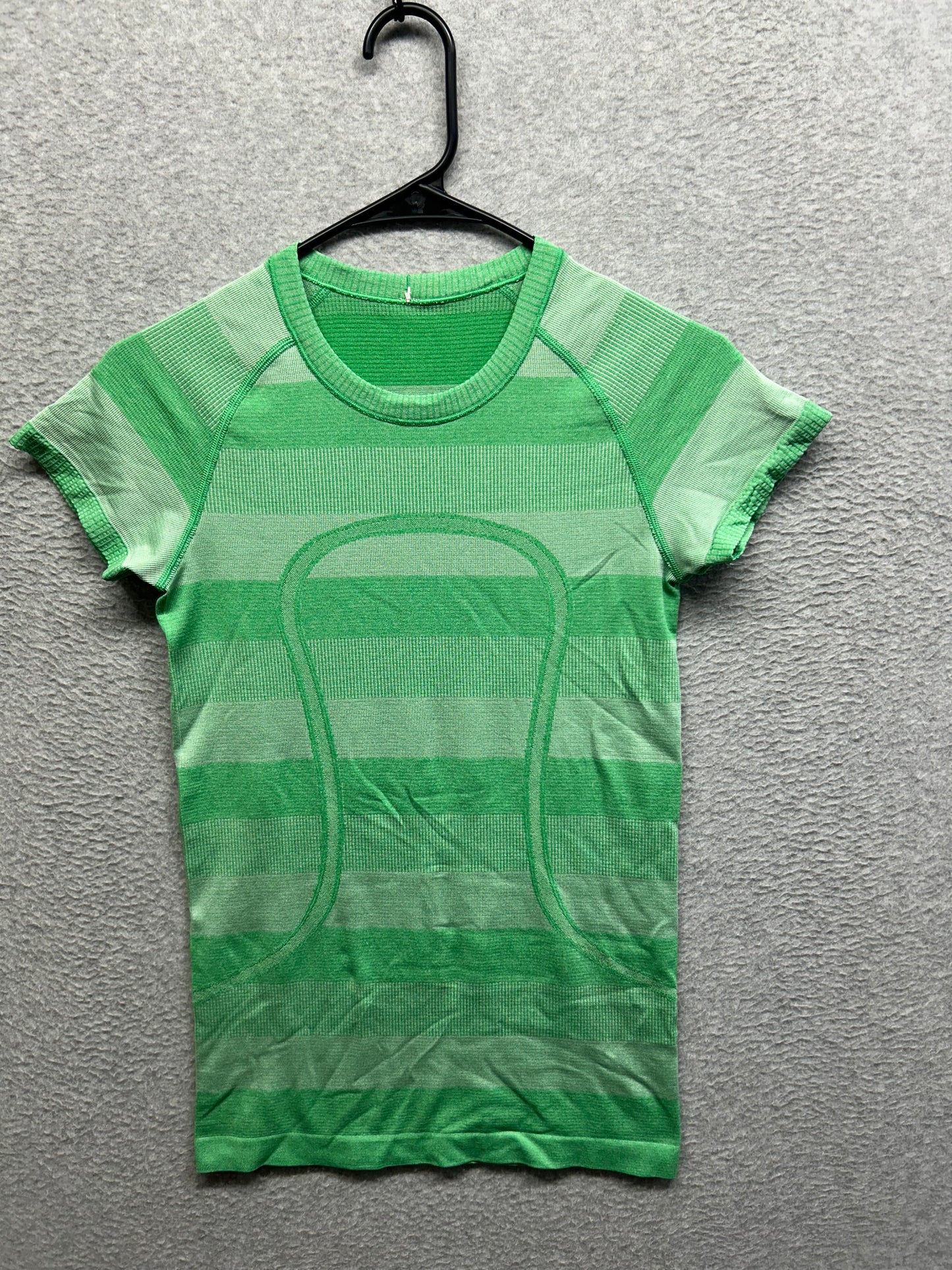 Lululemon Run: Swiftly Tech Short Sleeve Size 6 Heathered Green Bean