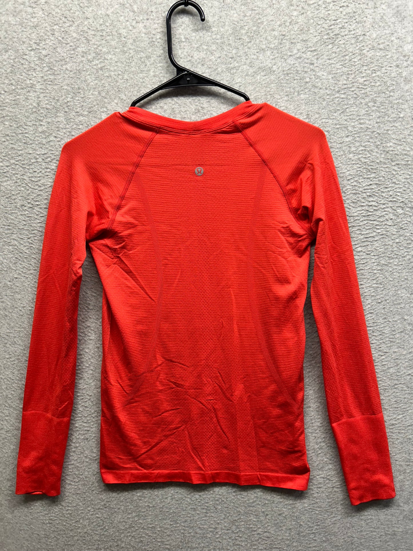 Lululemon Swiftly Tech Long-Sleeve Shirt 2.0 Hip Length Size 6 Hot Heat