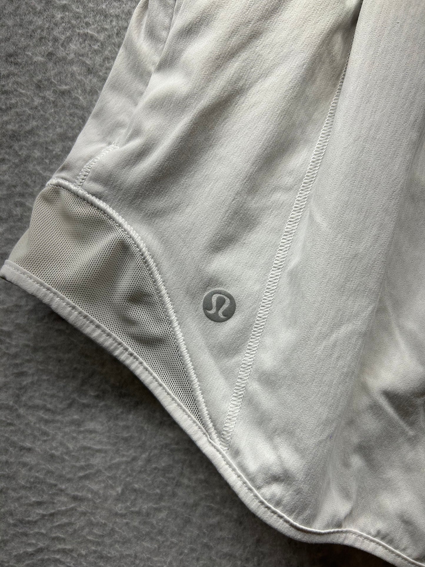Lululemon Hotty Hot Short II 2.5" Size 6 Reg White