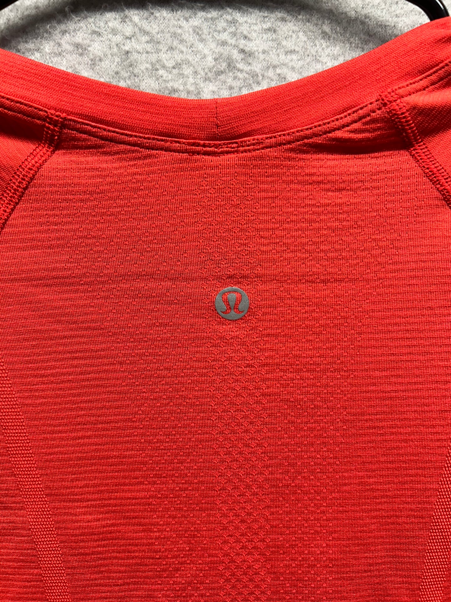 Lululemon Swiftly Tech Long-Sleeve Shirt 2.0 Hip Length Size 6 Hot Heat