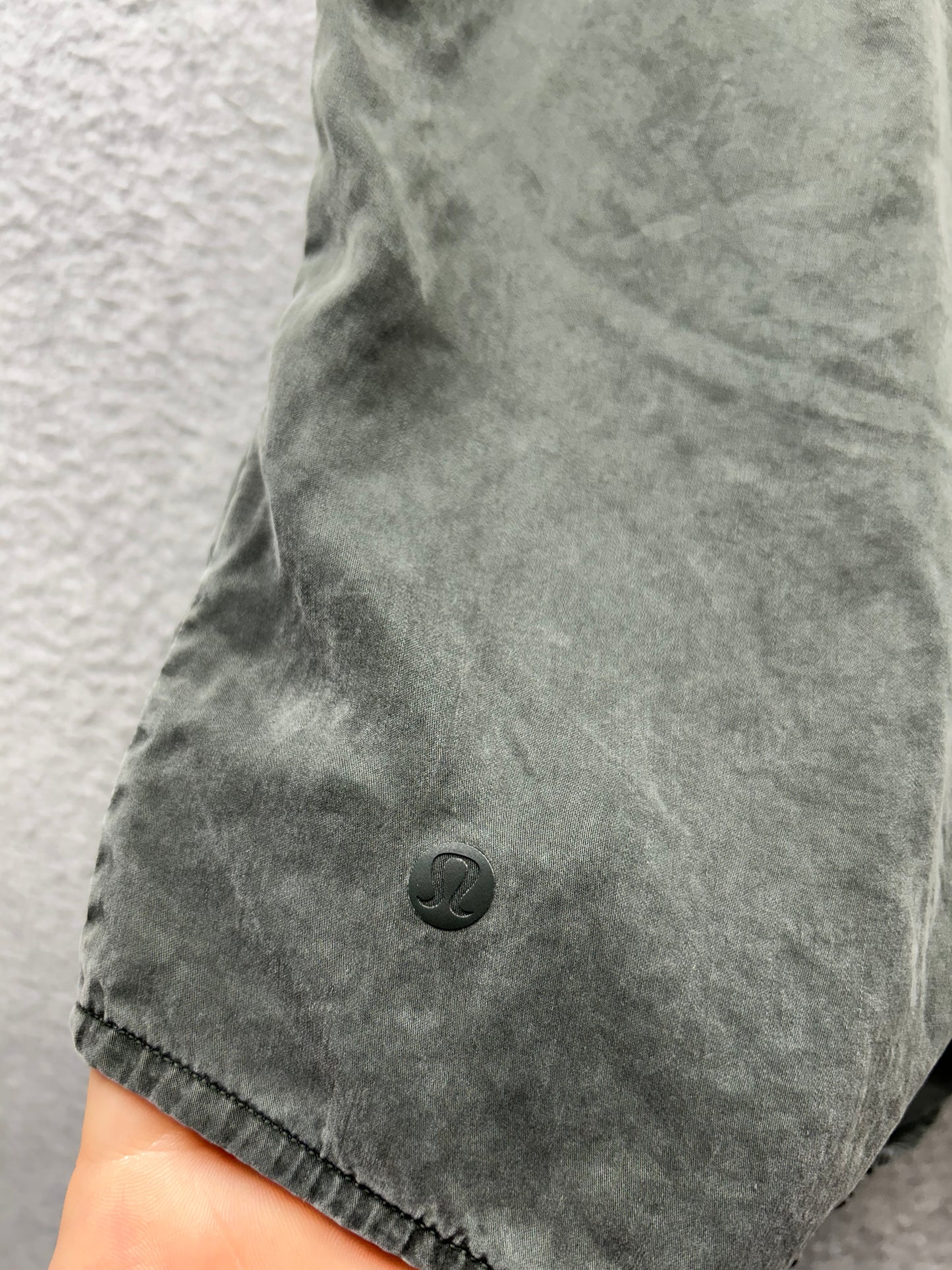 Lululemon Move Lightly Short 5.5" Size 4 Evergreen