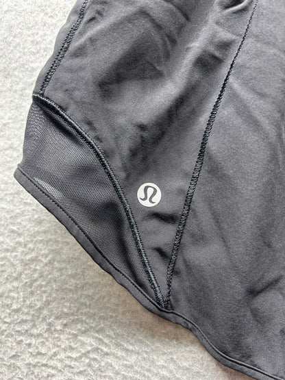 Lululemon Hotty Hot Short II Long 4" Size 8 Black