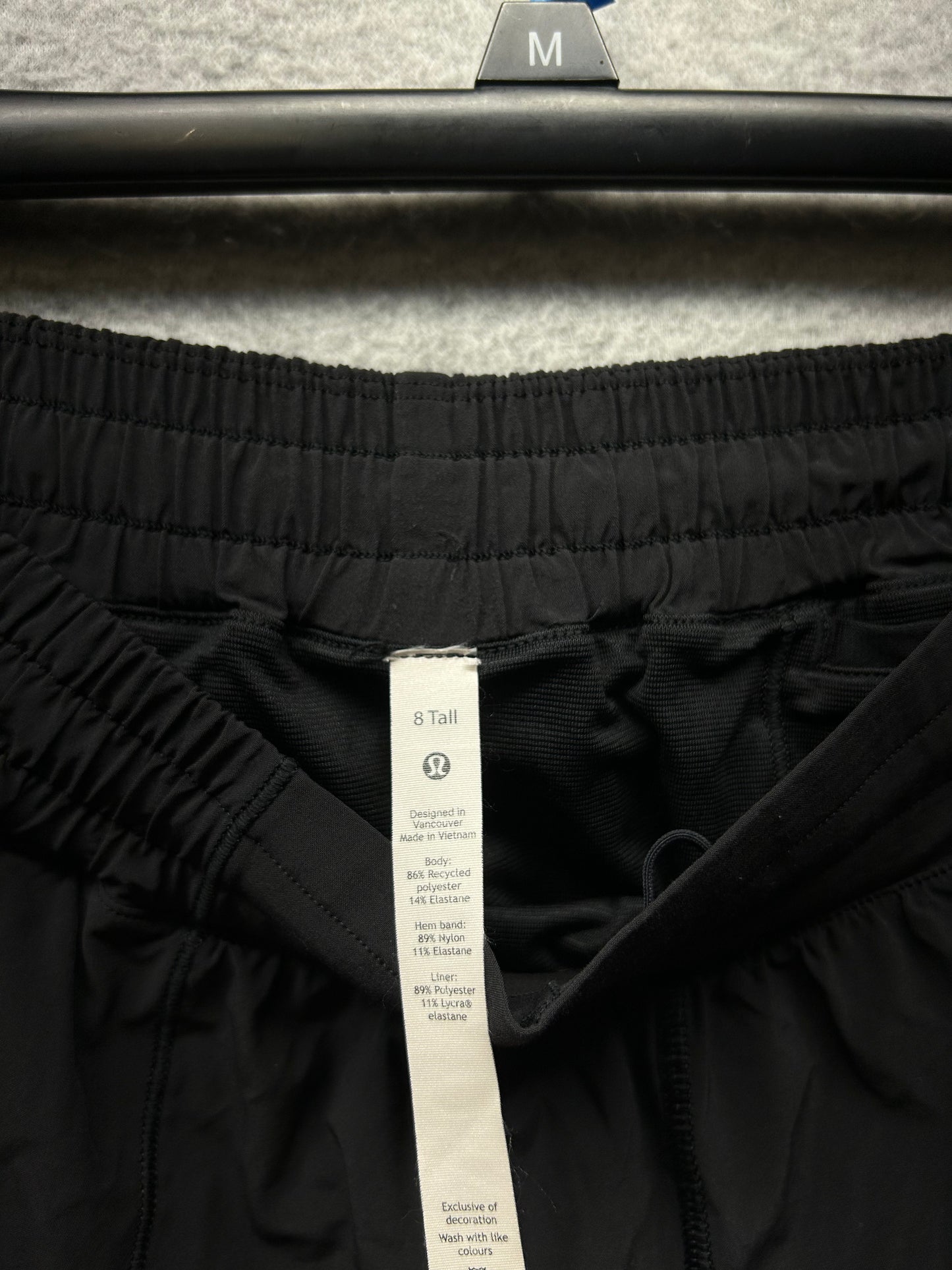 Lululemon Hotty Hot Short II Long 4" Size 8 Black