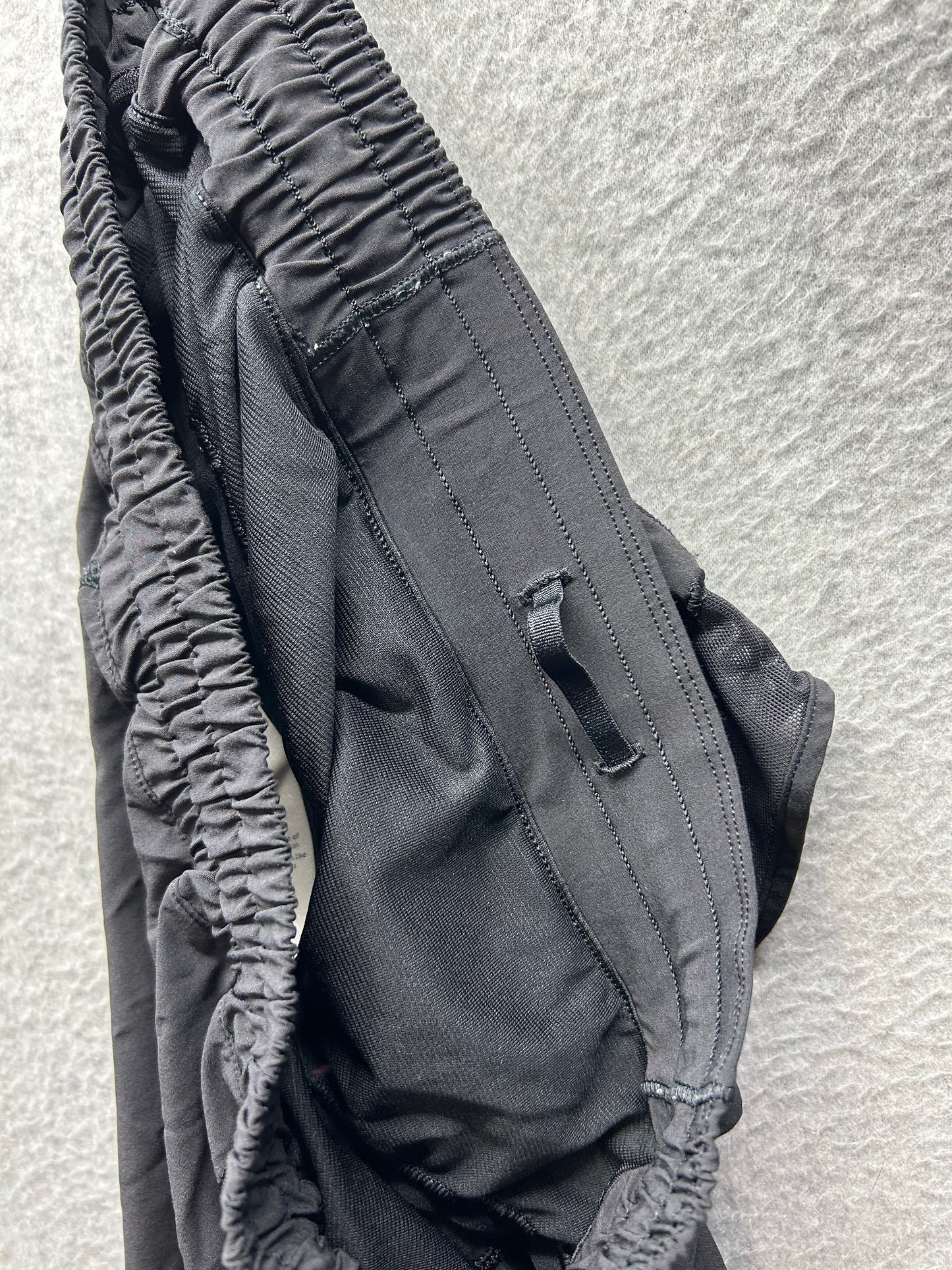 Lululemon Hotty Hot Short II Long 4" Size 8 Black