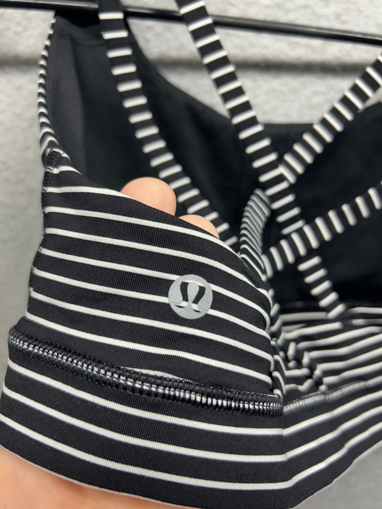 Lululemon Energy Bra Size 6 Mod Stripe Black White