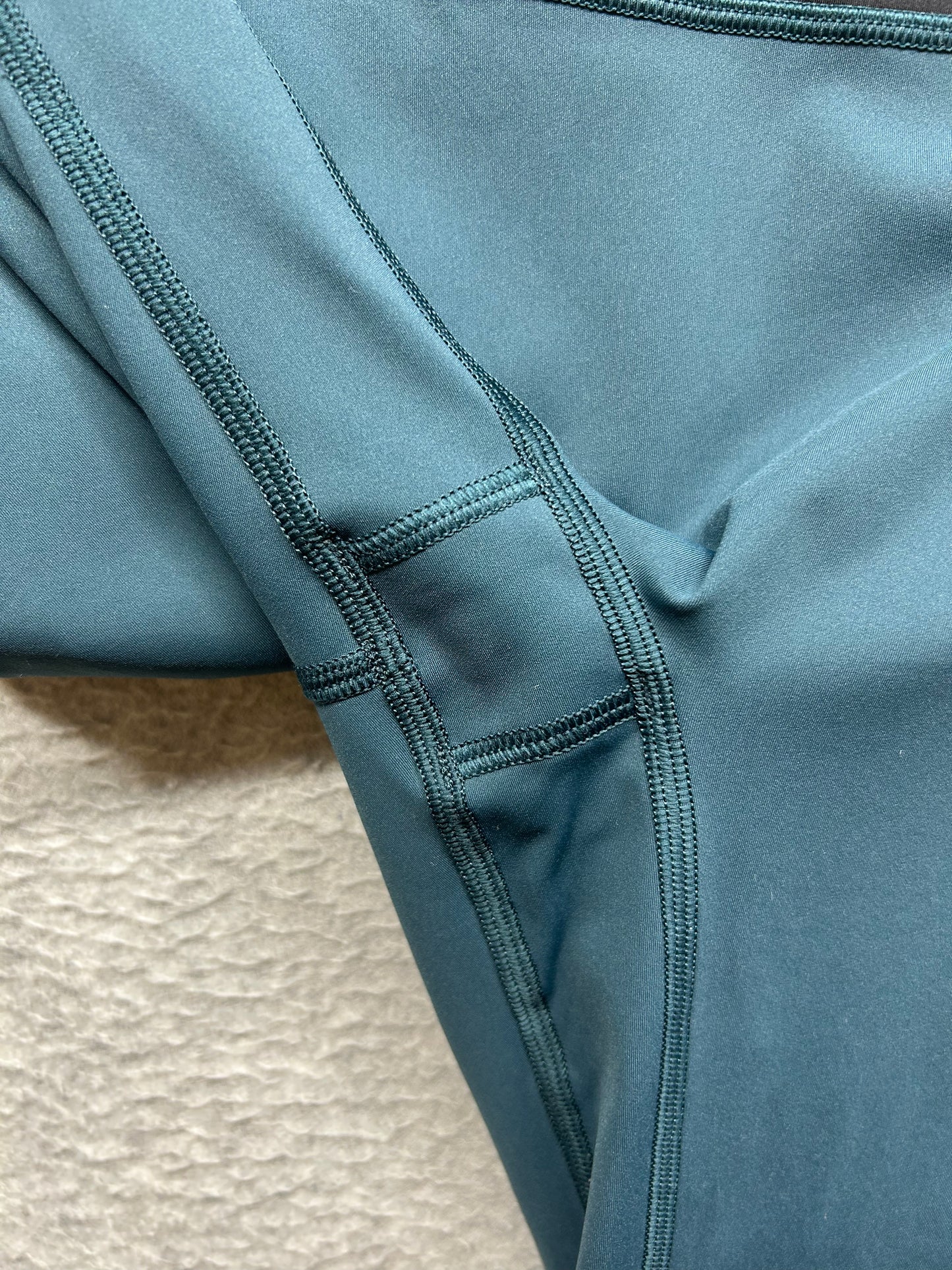 Lululemon Run The Day Crop 17" Size 6 Submarine