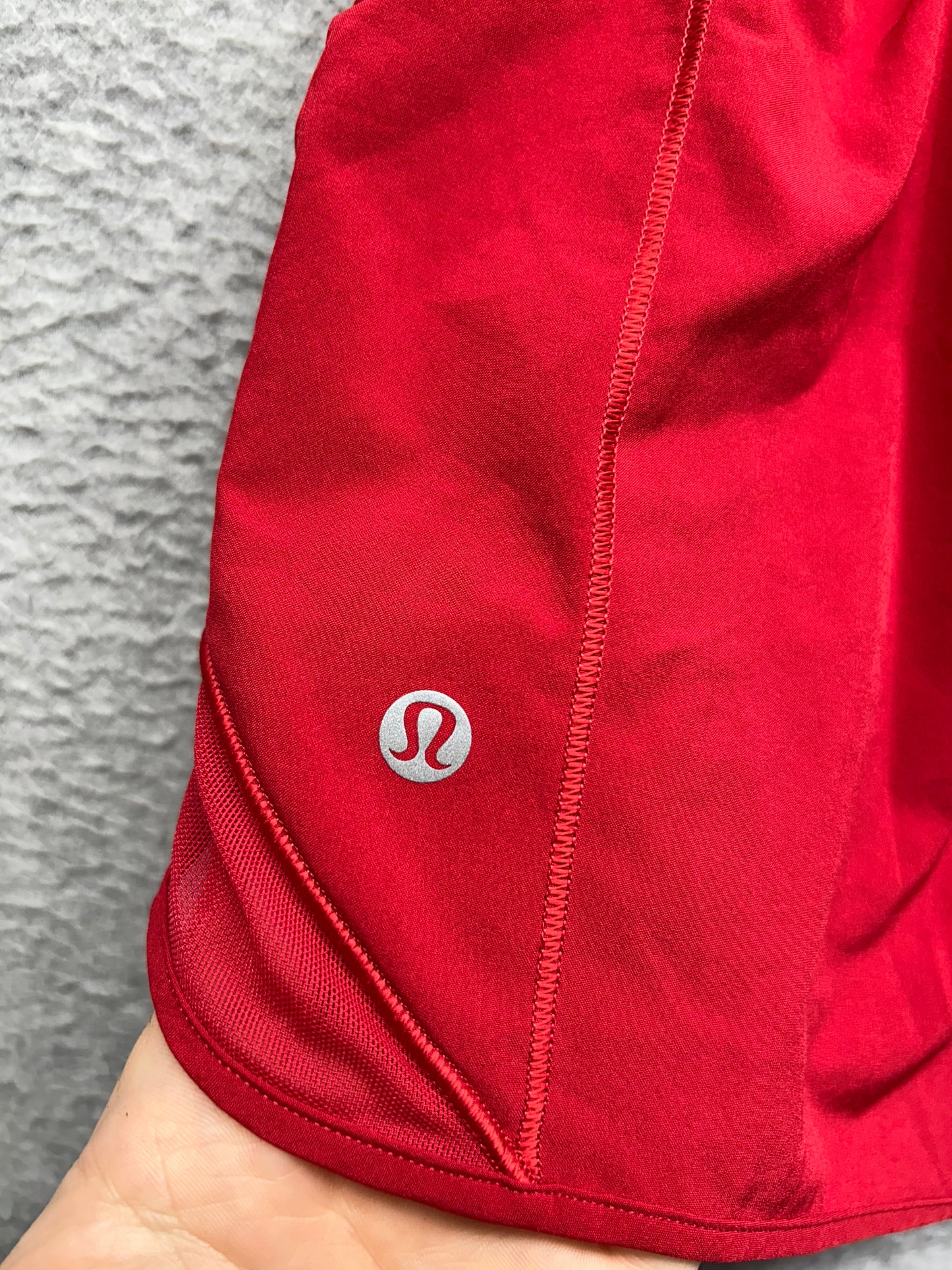 Lululemon Hotty Hot High-Rise Short 2.5" Size 6 Dark Red