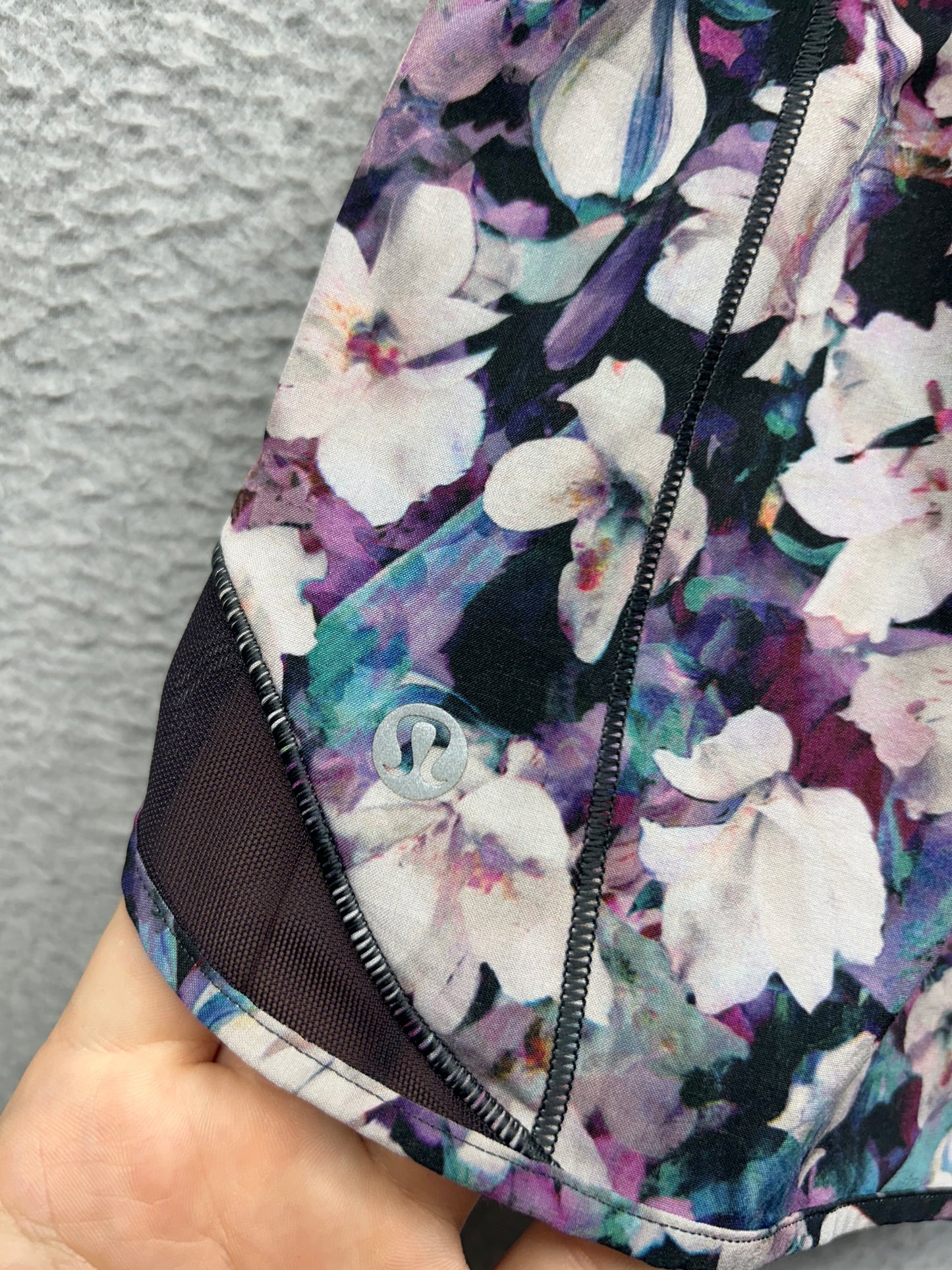 Lululemon Hotty Hot Short II 2.5" Size 6 Utopia Multi | Deep Phantom