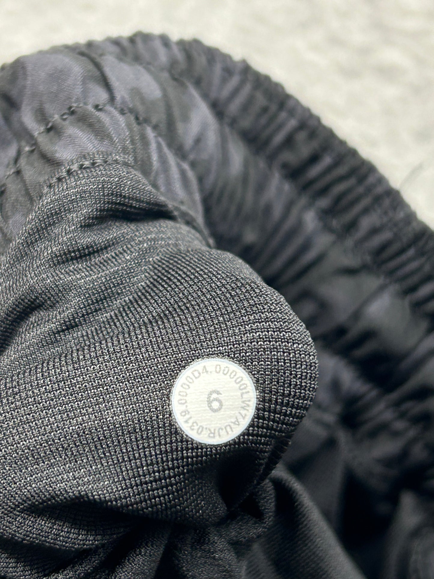 Lululemon Hotty Hot Short II 2.5" Size 6 Formation Camo Deep Coal Multi