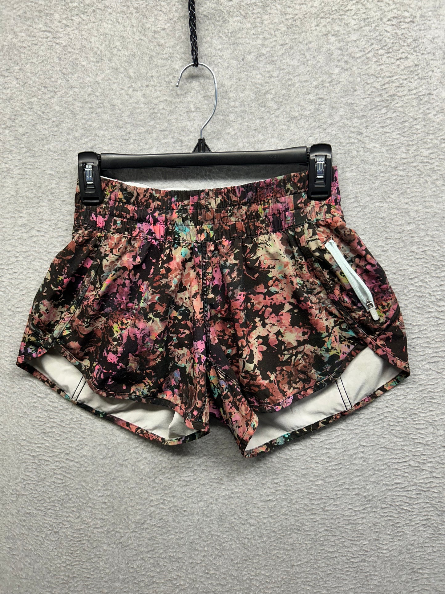 Lululemon Tracker Low-Rise Lined Short 4" Size 6 Stencil Blossom Red Multi