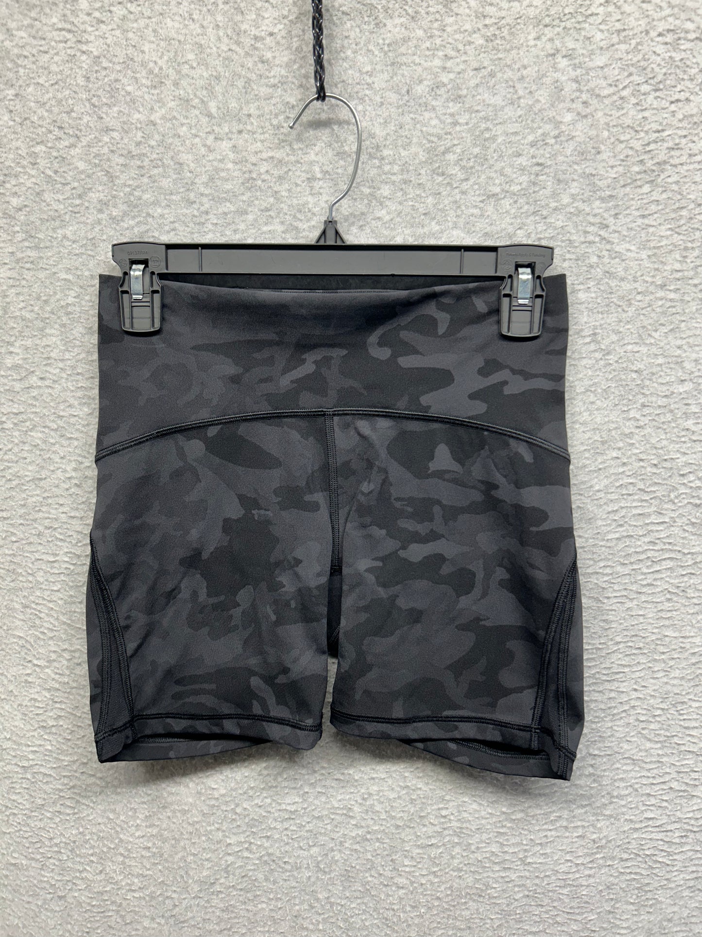Lululemon Shorts Size 6 Black Camo