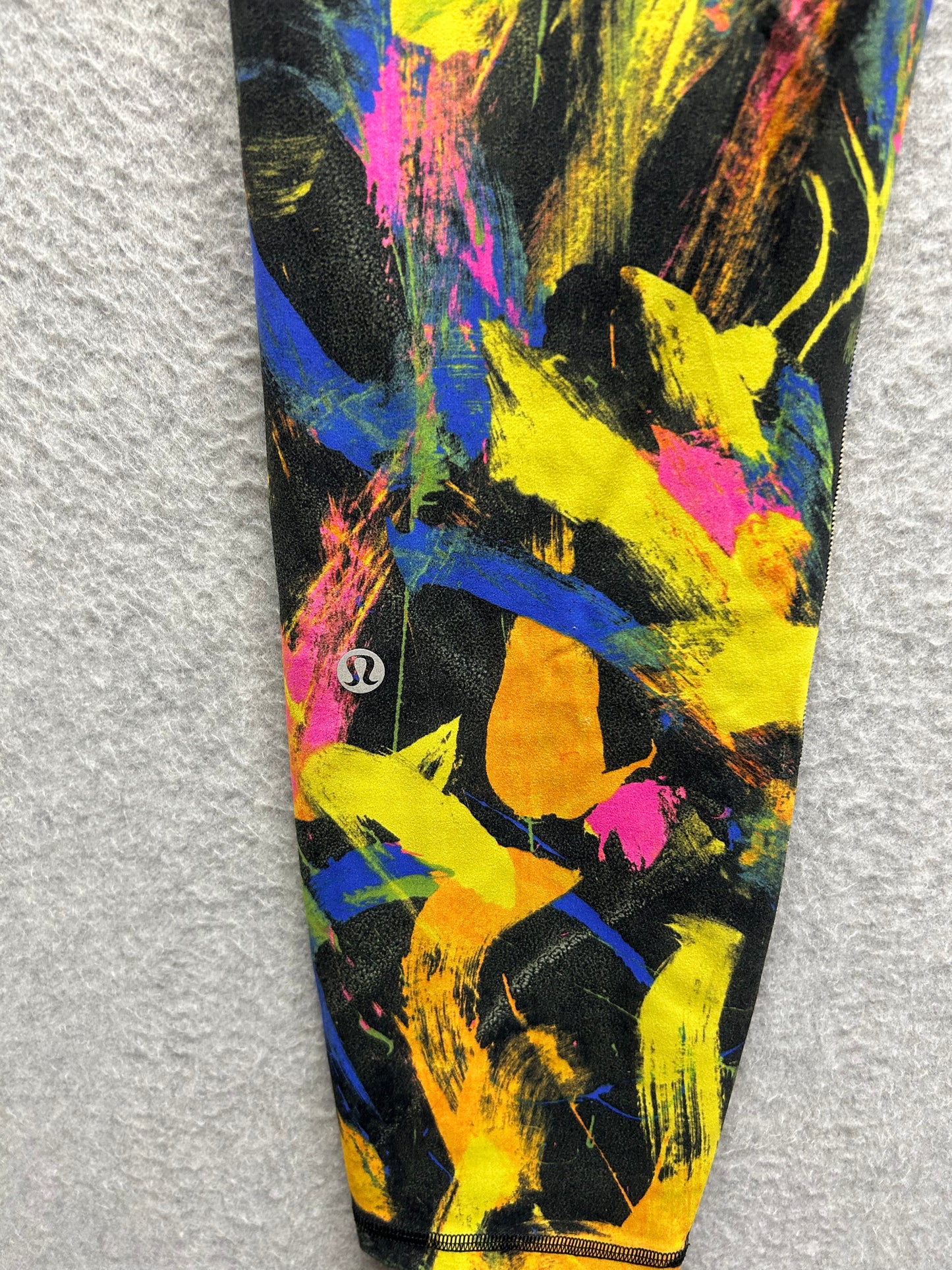 Lululemon Invigorate High-Rise Tight 25" Size 8 Undertone Black Multi