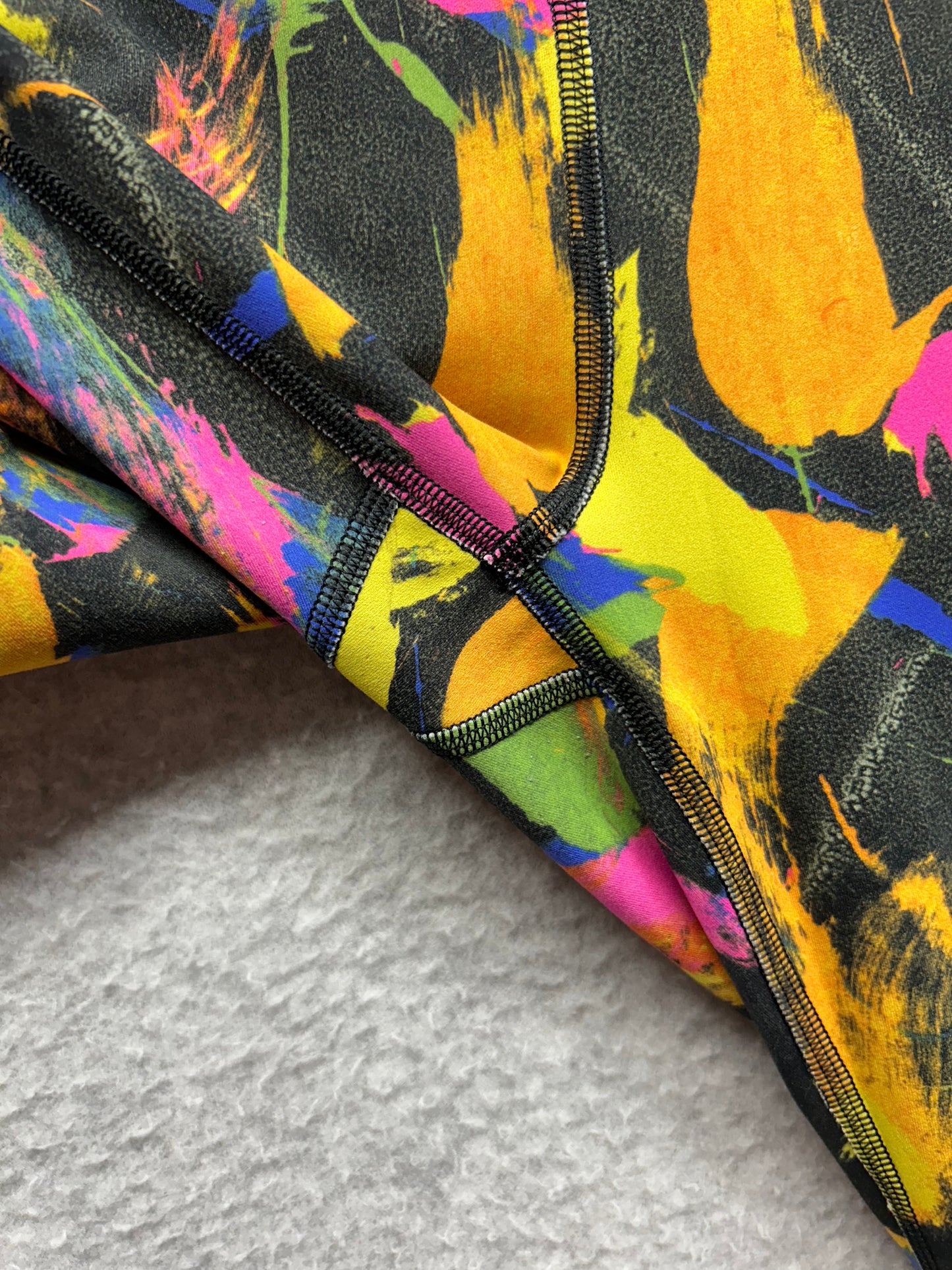 Lululemon Invigorate High-Rise Tight 25" Size 8 Undertone Black Multi