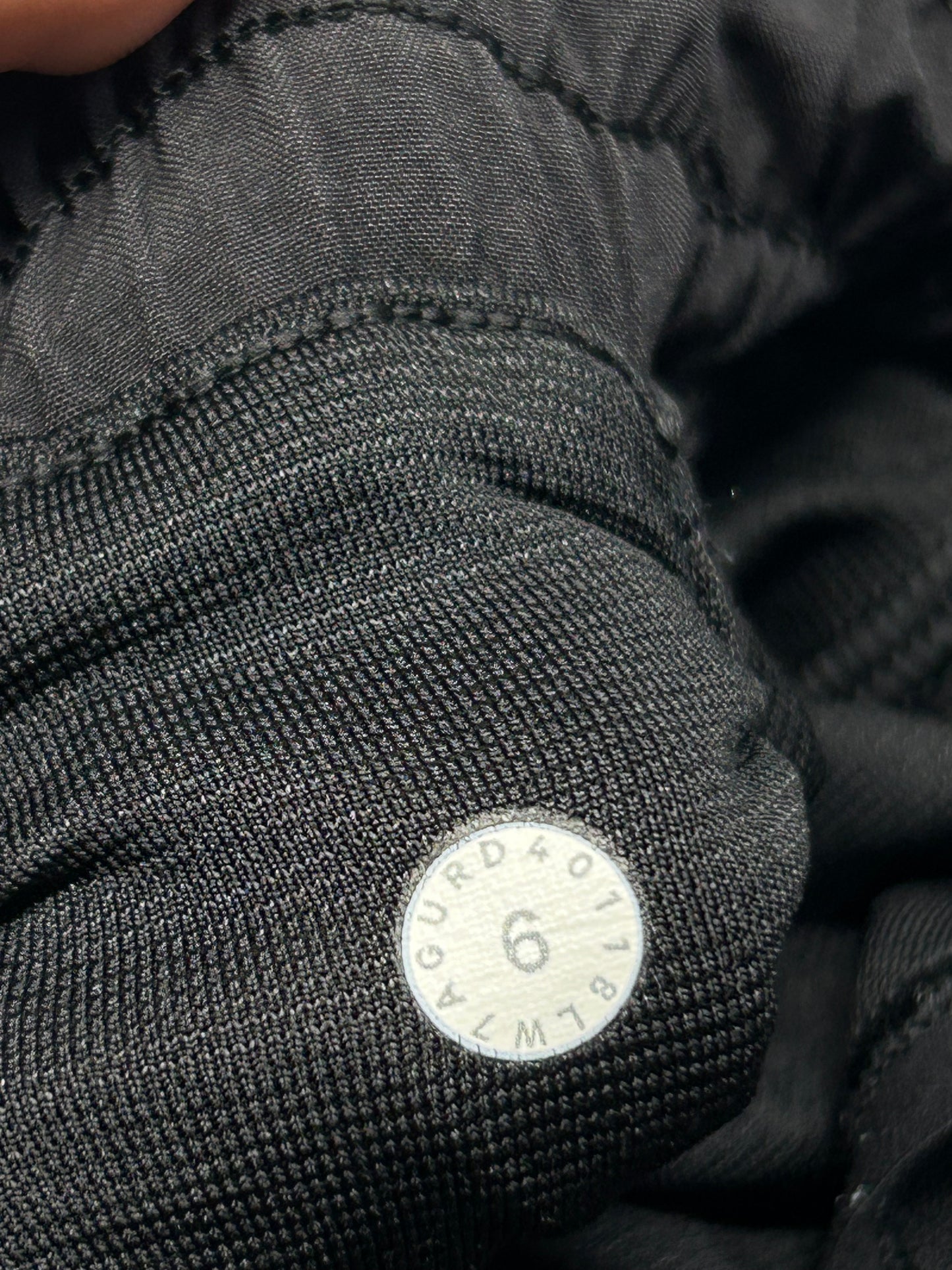 Lululemon Hotty Hot Short II 2.5" Size 6 Black
