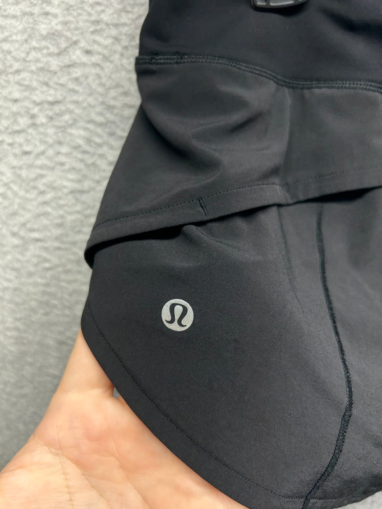 Lululemon Speed Up Short 2.5" Size 6 Black