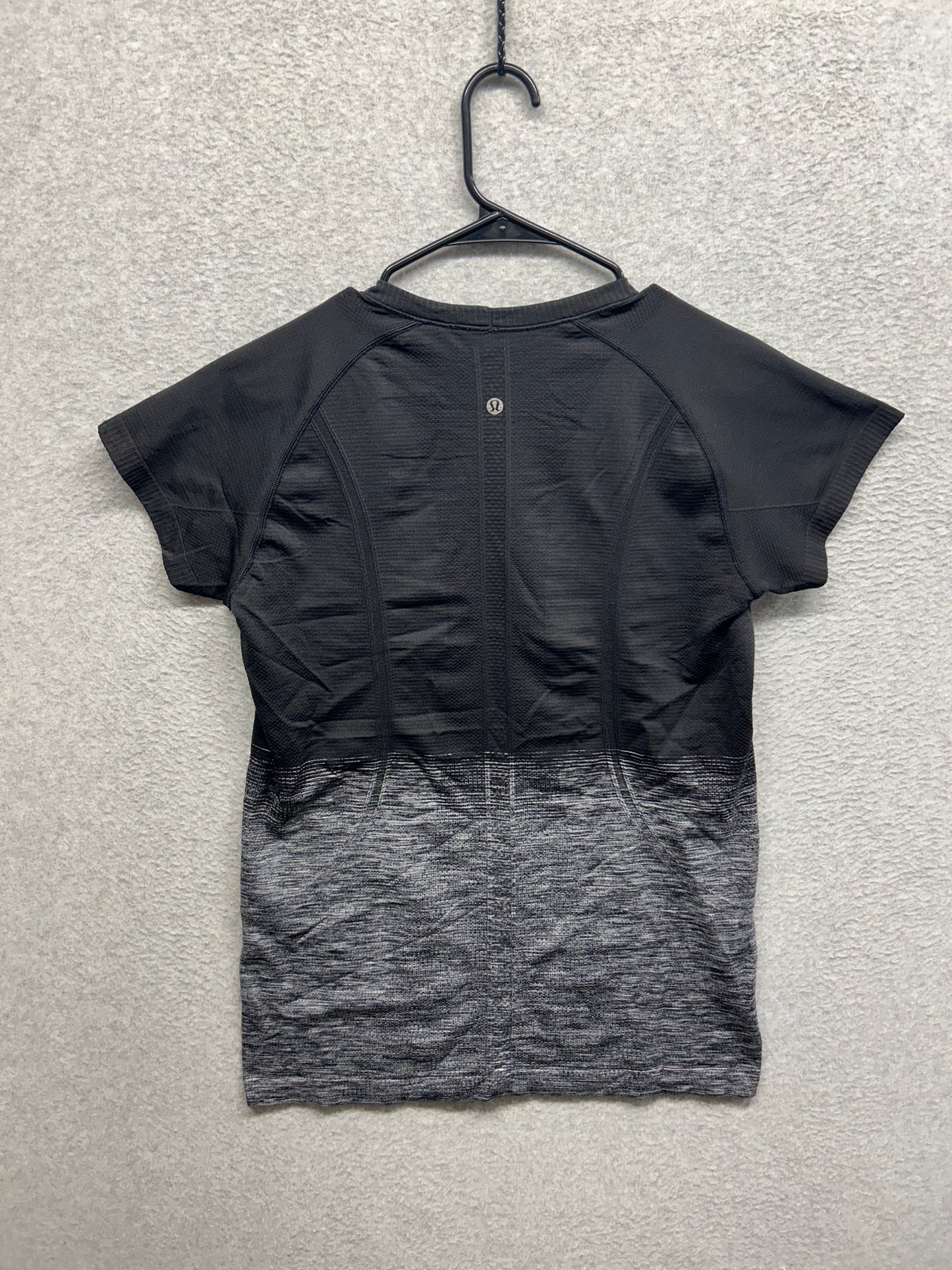 Lululemon Swiftly Tech Short Sleeve Crew Size 12 White / Black Gradient