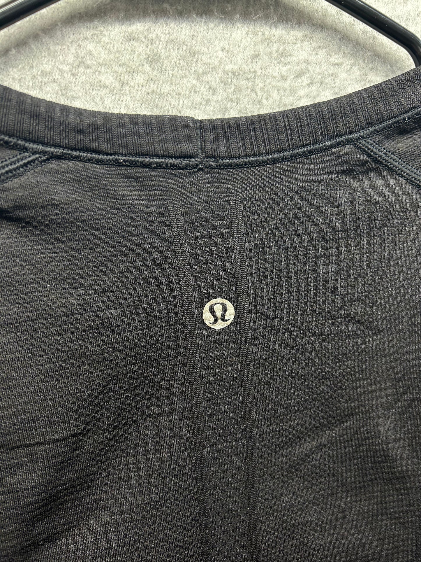 Lululemon Swiftly Tech Short Sleeve Crew Size 12 White / Black Gradient