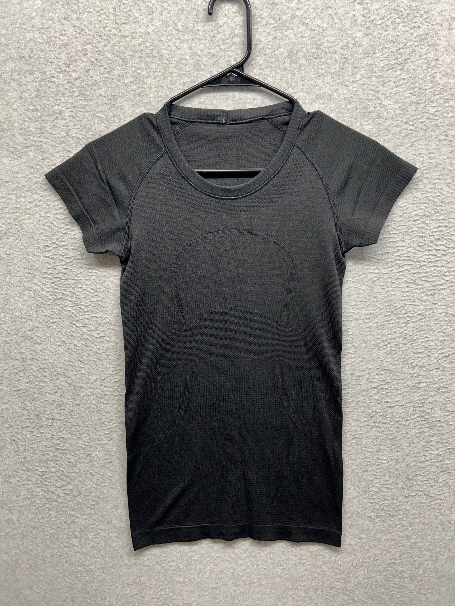 Lululemon Swiftly Tech Short Sleeve Crew Size 4 Black