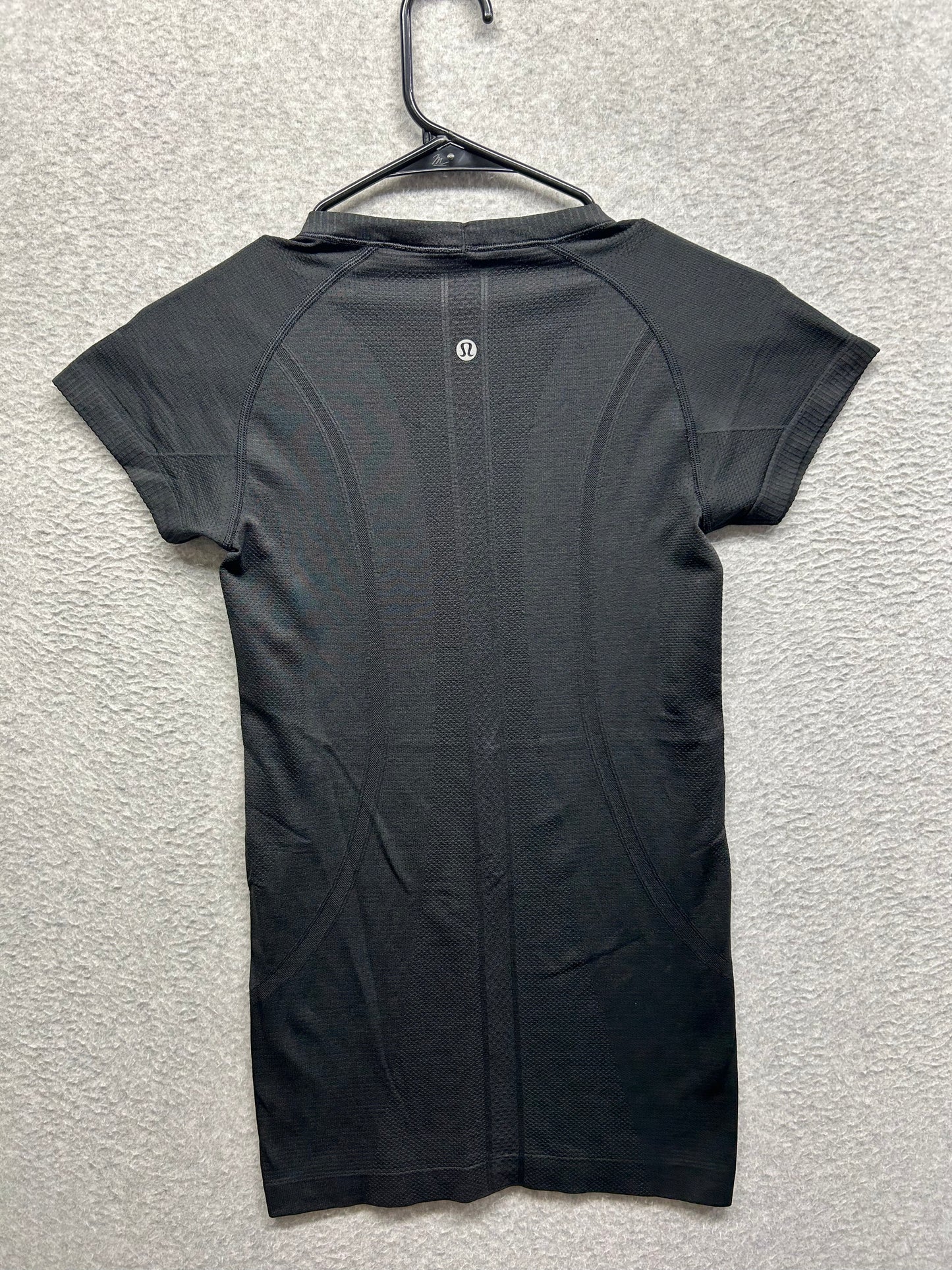 Lululemon Swiftly Tech Short Sleeve Crew Size 4 Black