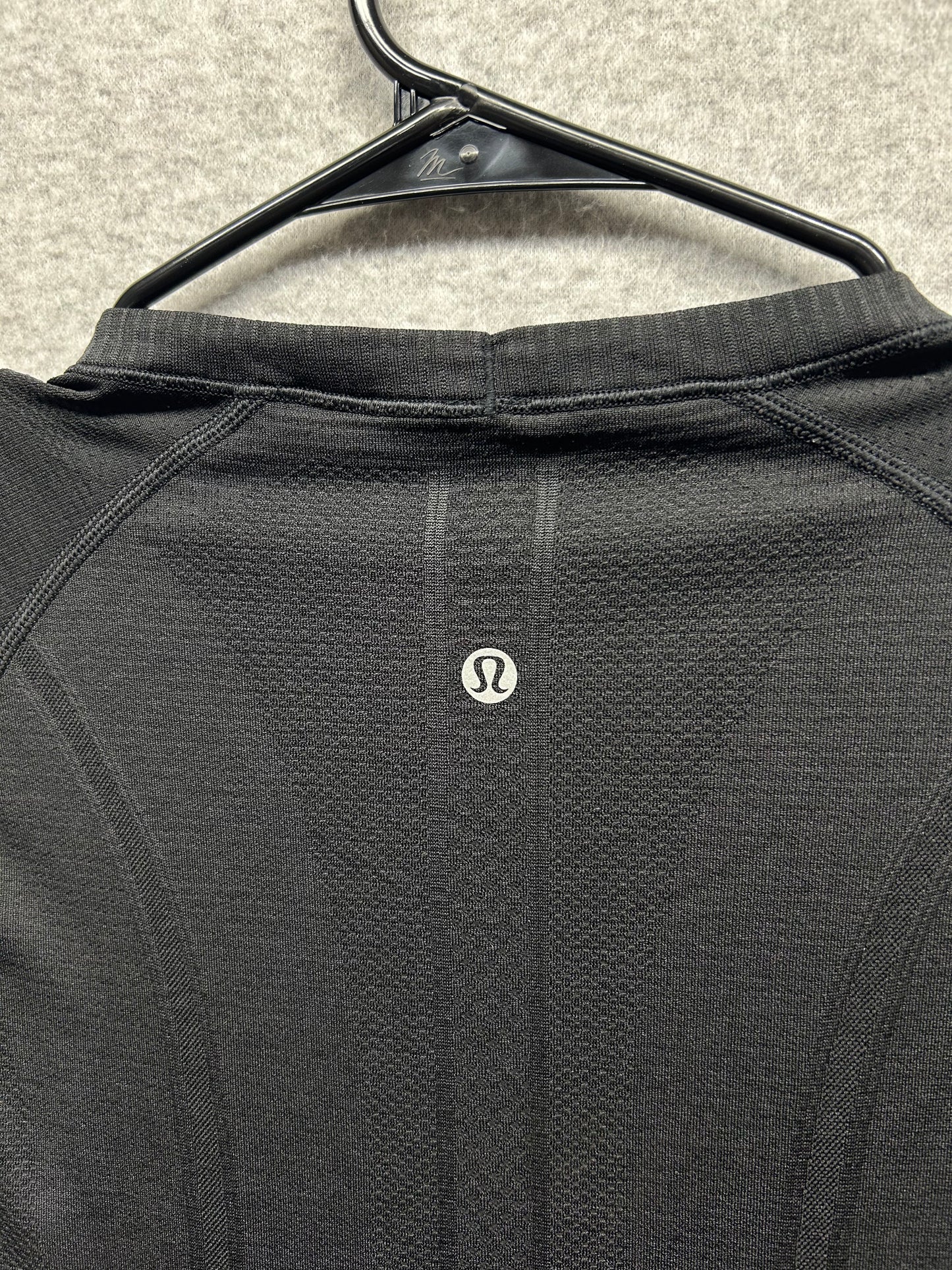 Lululemon Swiftly Tech Short Sleeve Crew Size 4 Black