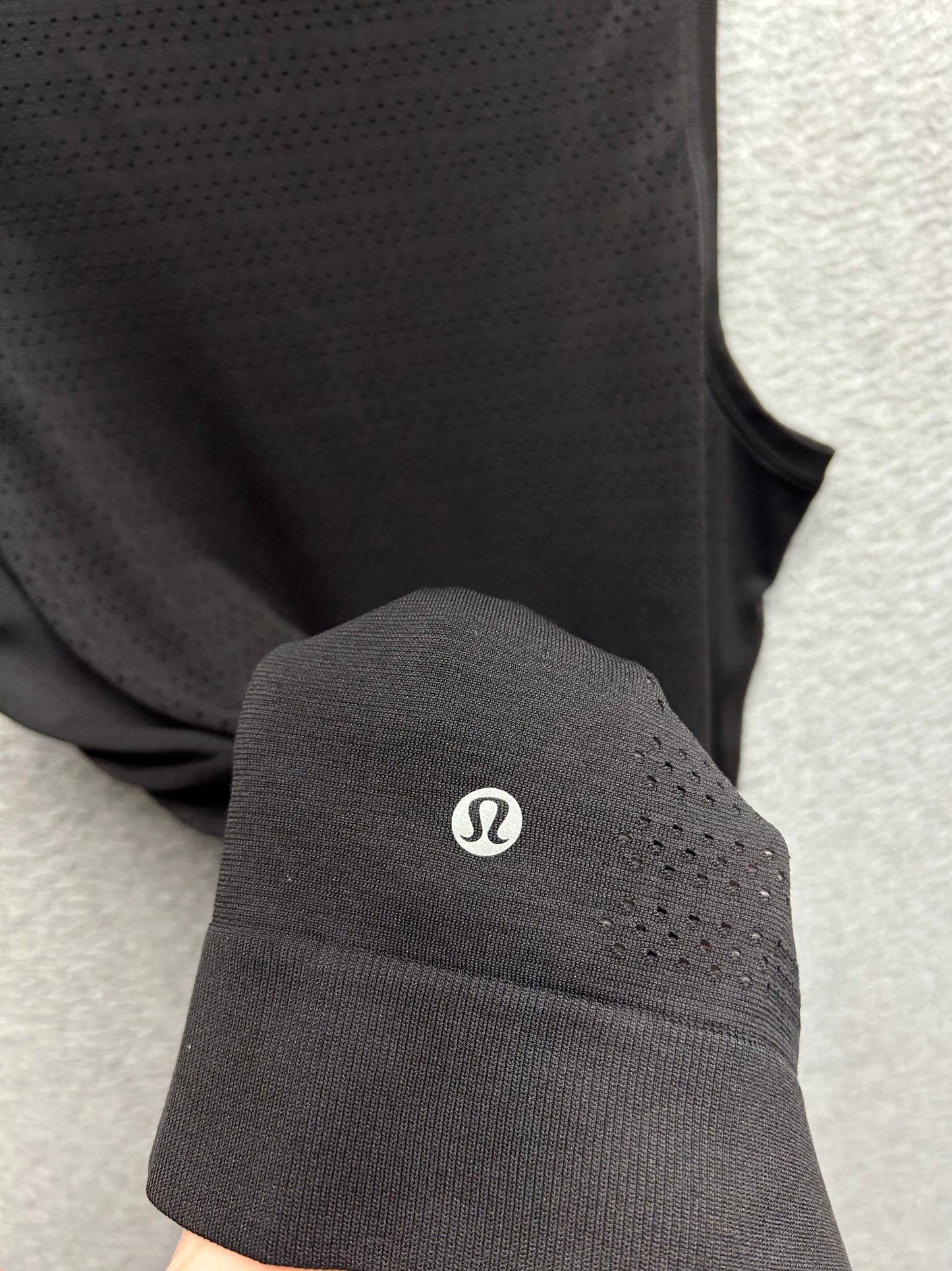Lululemon Breeze By Muscle Tank Size 6 Black