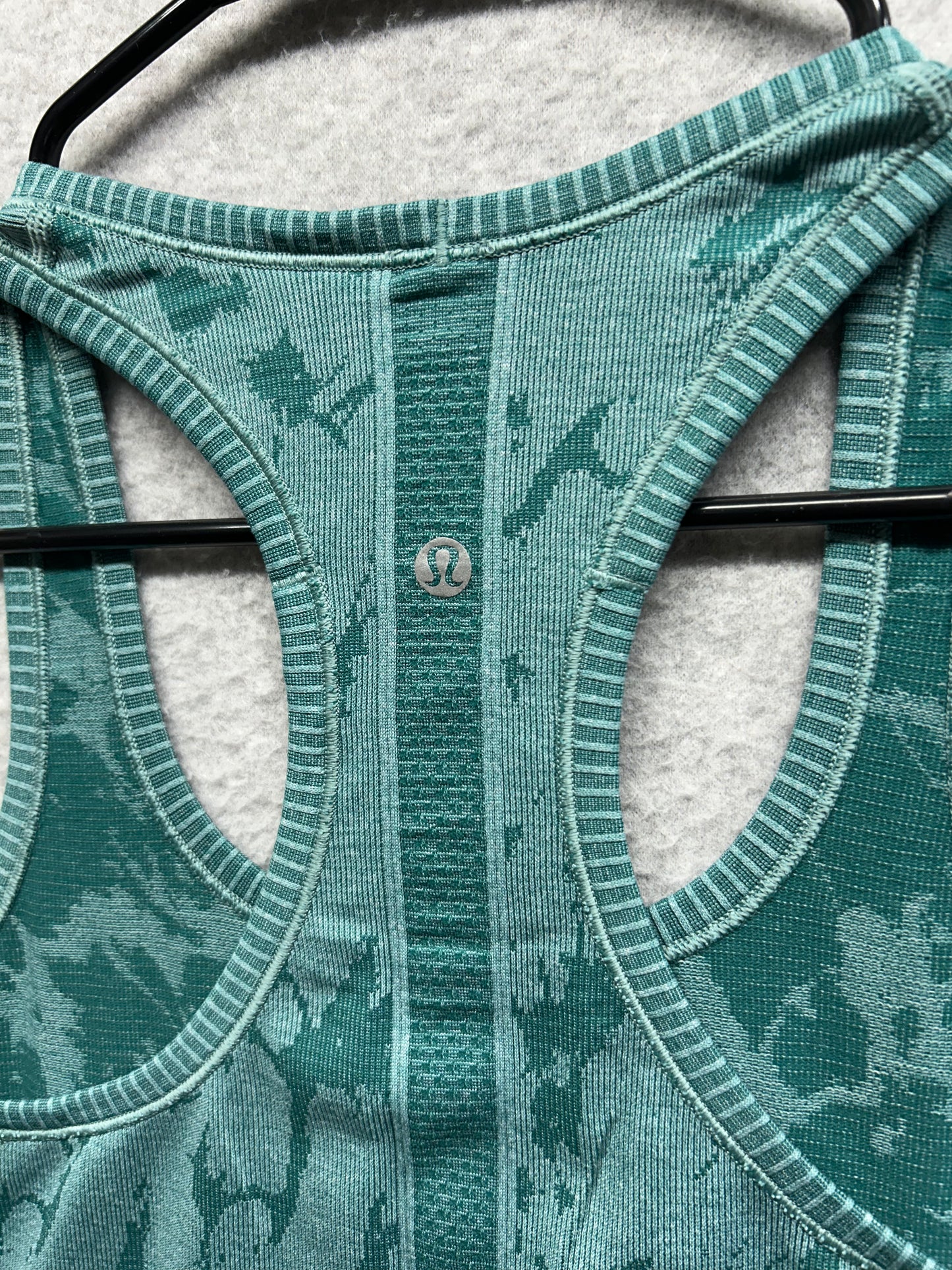 Lululemon Swiftly Racerback Size 6 Teal Green Camo