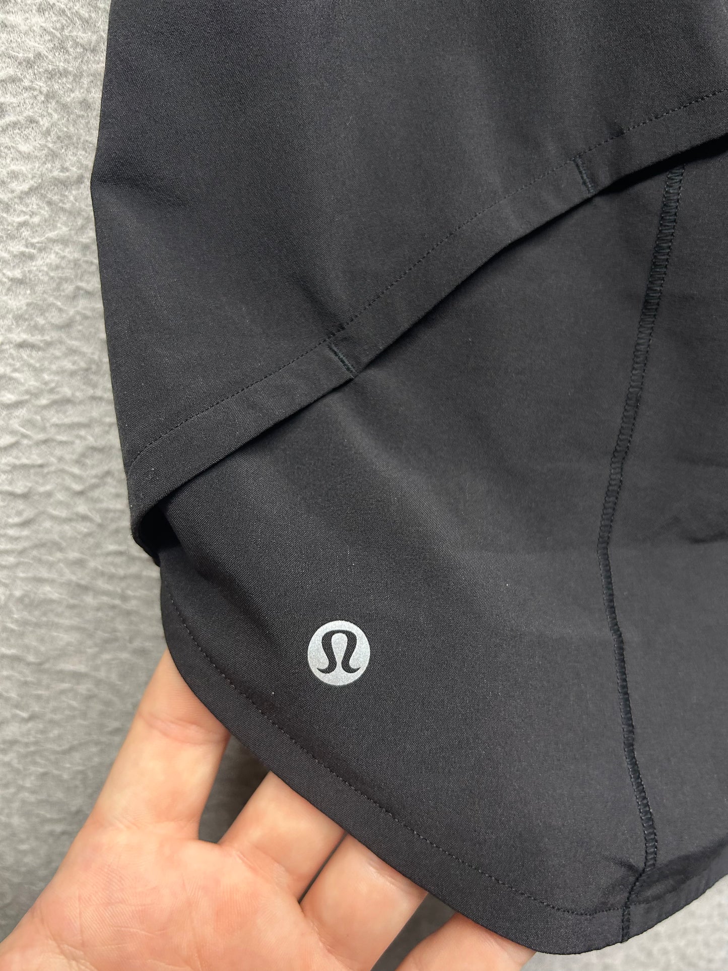 Lululemon Speed Up Mid-Rise Short 4" Size 8 Black