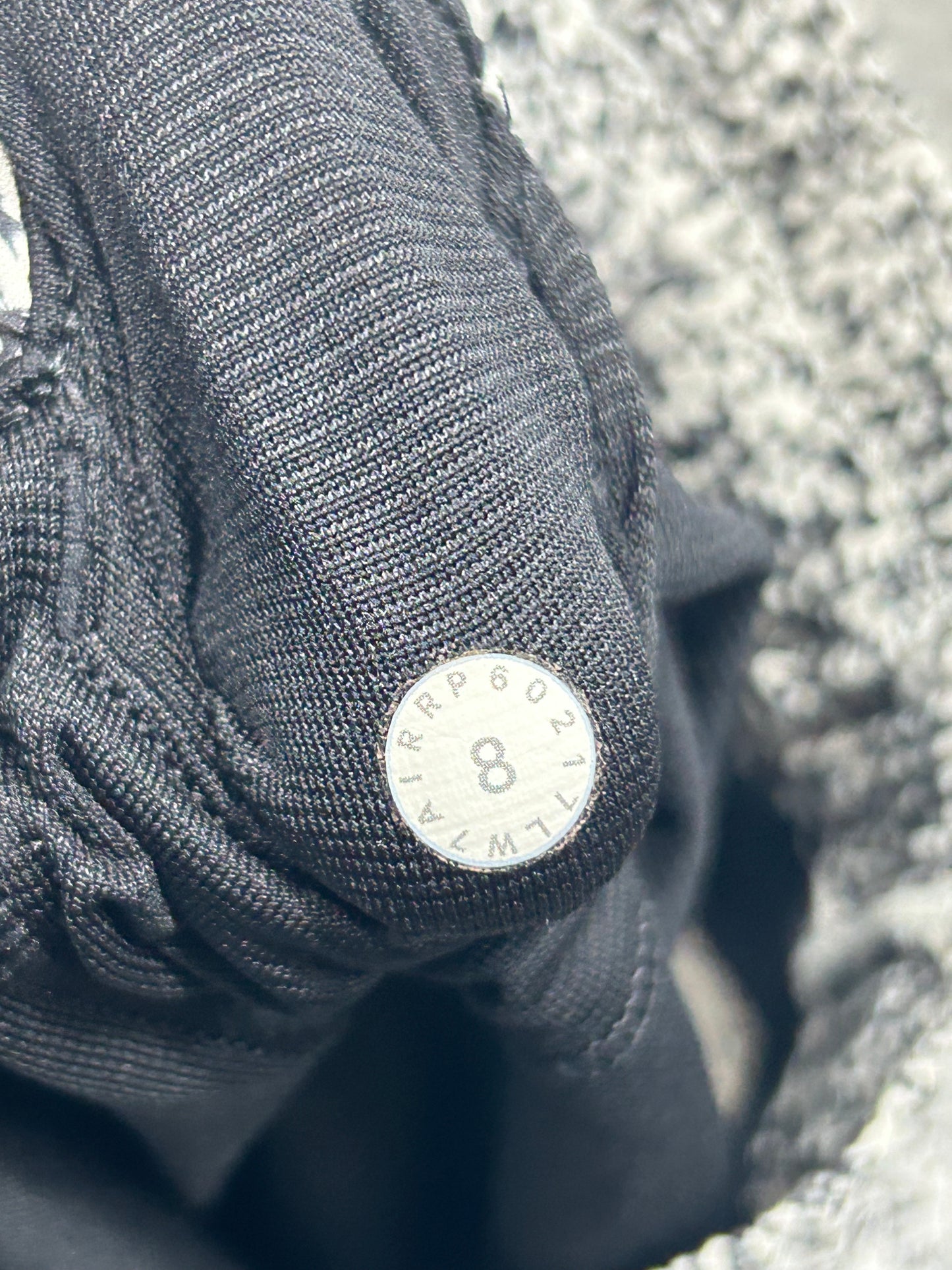 Lululemon Hotty Hot Short II 2.5" Size 8 Ditsy Daisy White Black