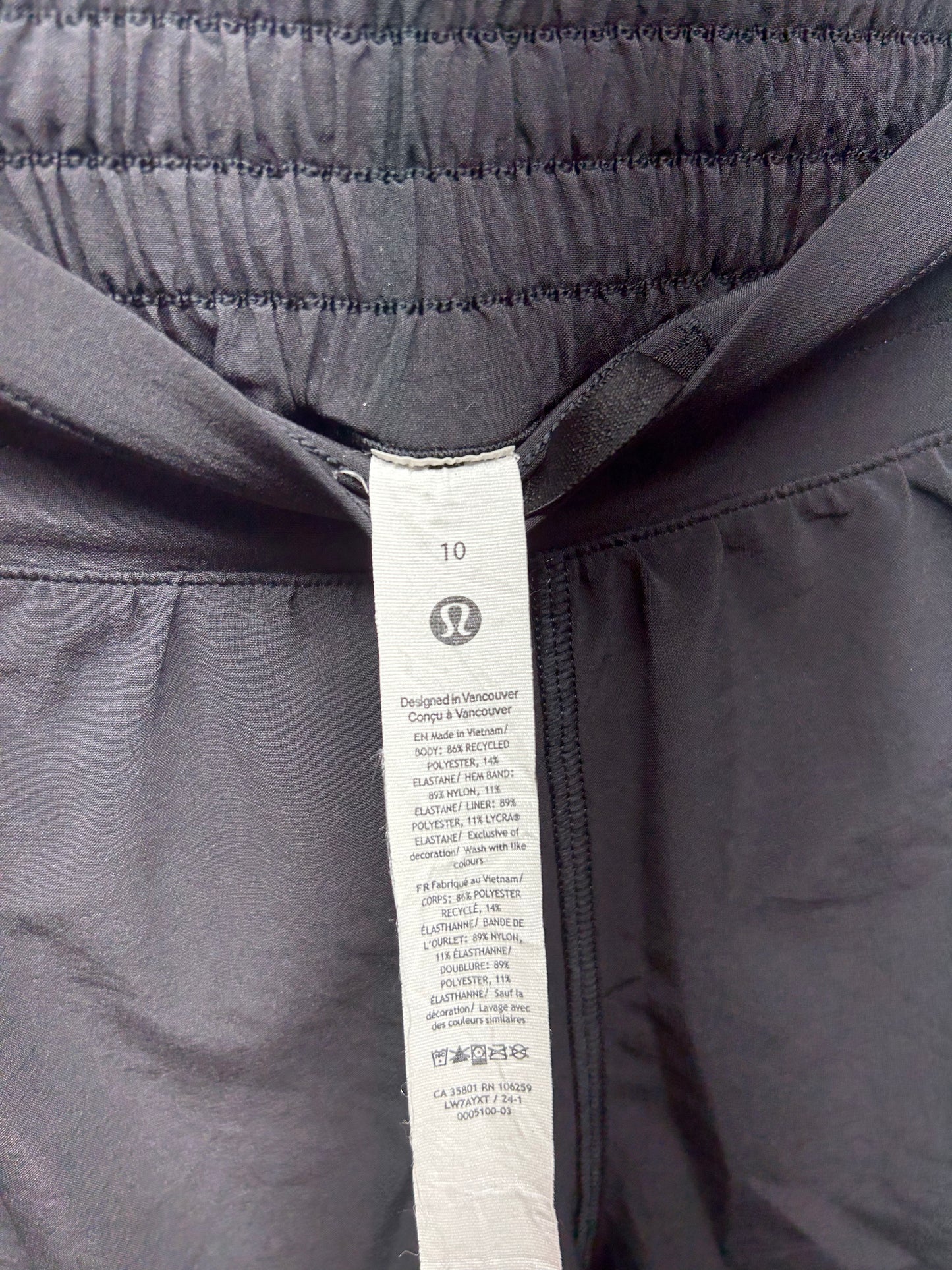 Lululemon Hotty Hot Short High-Rise Long 4" Size 10 Black (Square Dot)