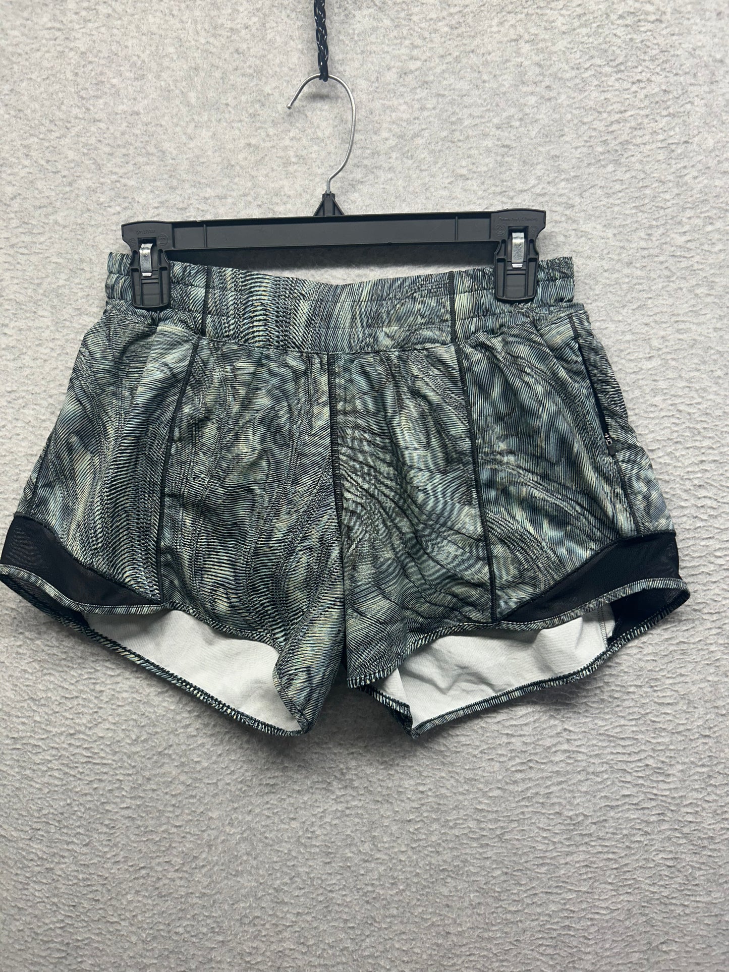 Lululemon Hotty Hot Low Rise Short 4" Size 8 Dimensional Icing Blue Multi