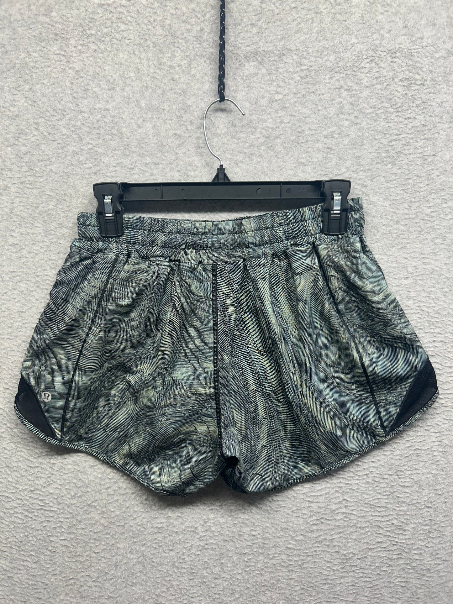 Lululemon Hotty Hot Low Rise Short 4" Size 8 Dimensional Icing Blue Multi