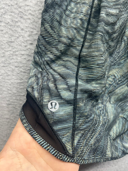 Lululemon Hotty Hot Low Rise Short 4" Size 8 Dimensional Icing Blue Multi