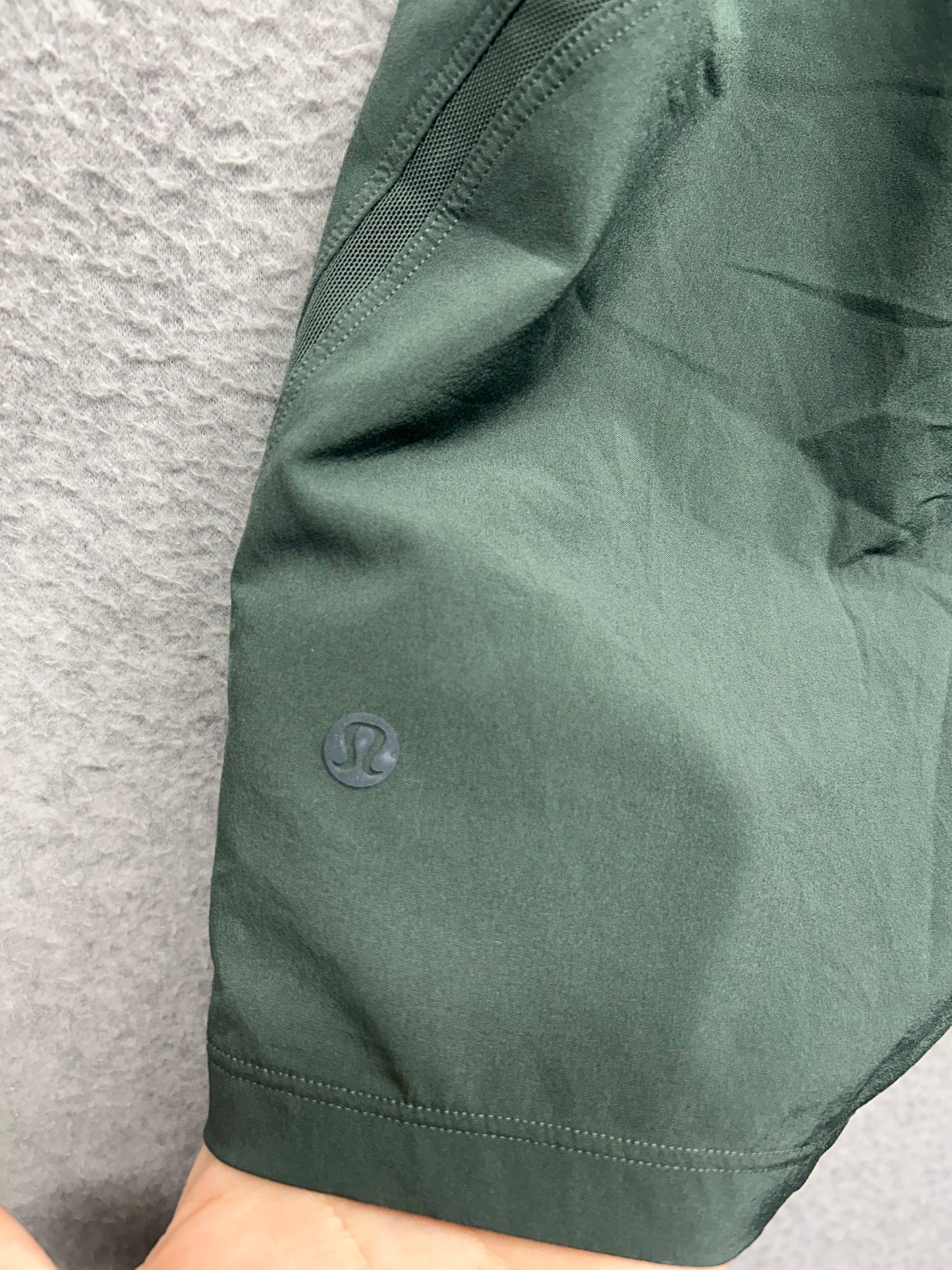 FLAWED Lululemon Pace Breaker Linerless Short 5" Size Small (Square) Smoked Spruce