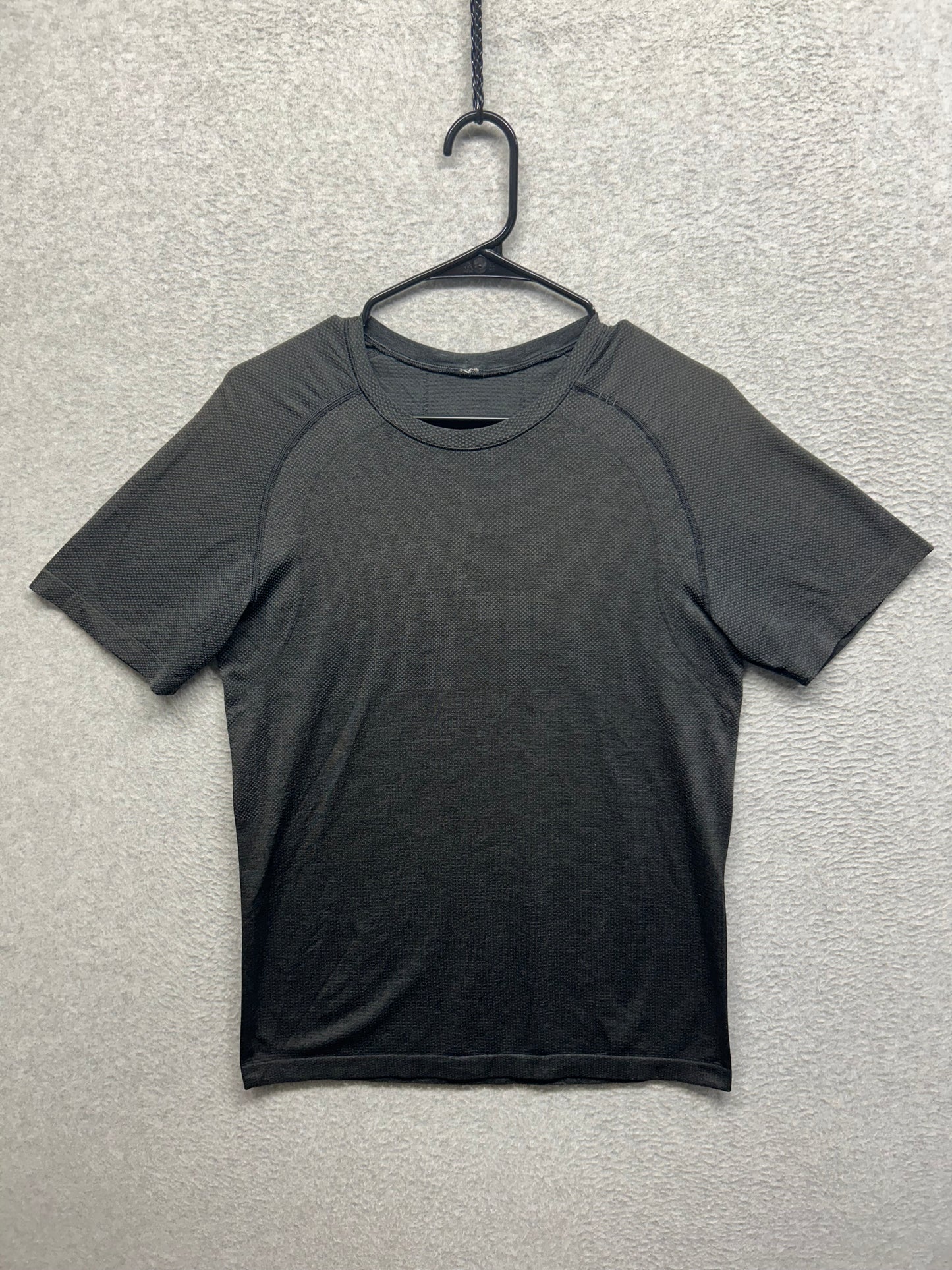 Lululemon Metal Vent Tech Short Sleeve Size Small Black