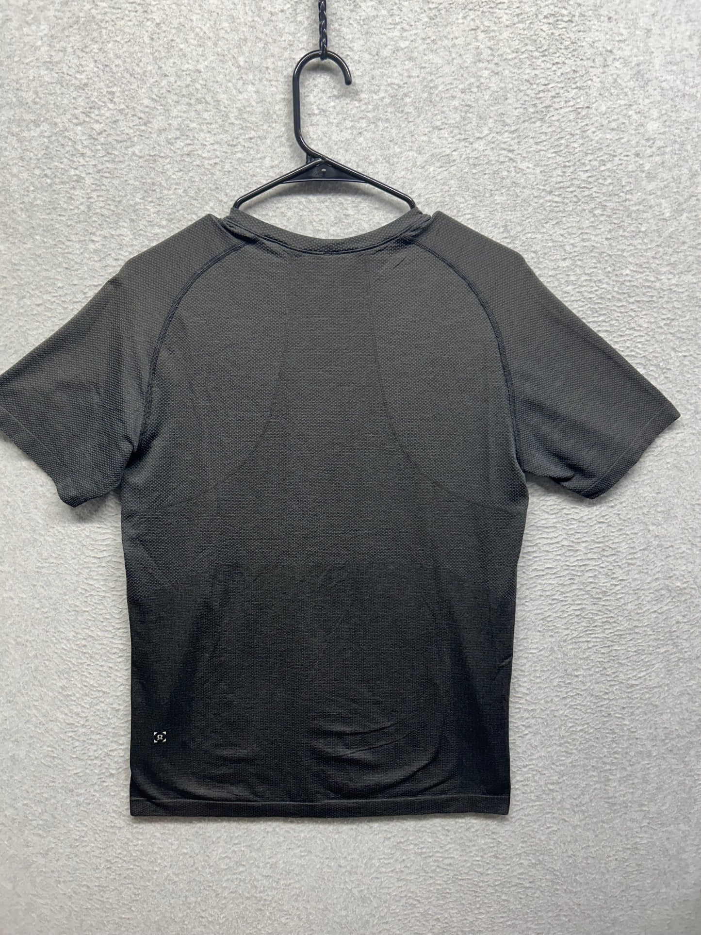 Lululemon Metal Vent Tech Short Sleeve Size Small Black