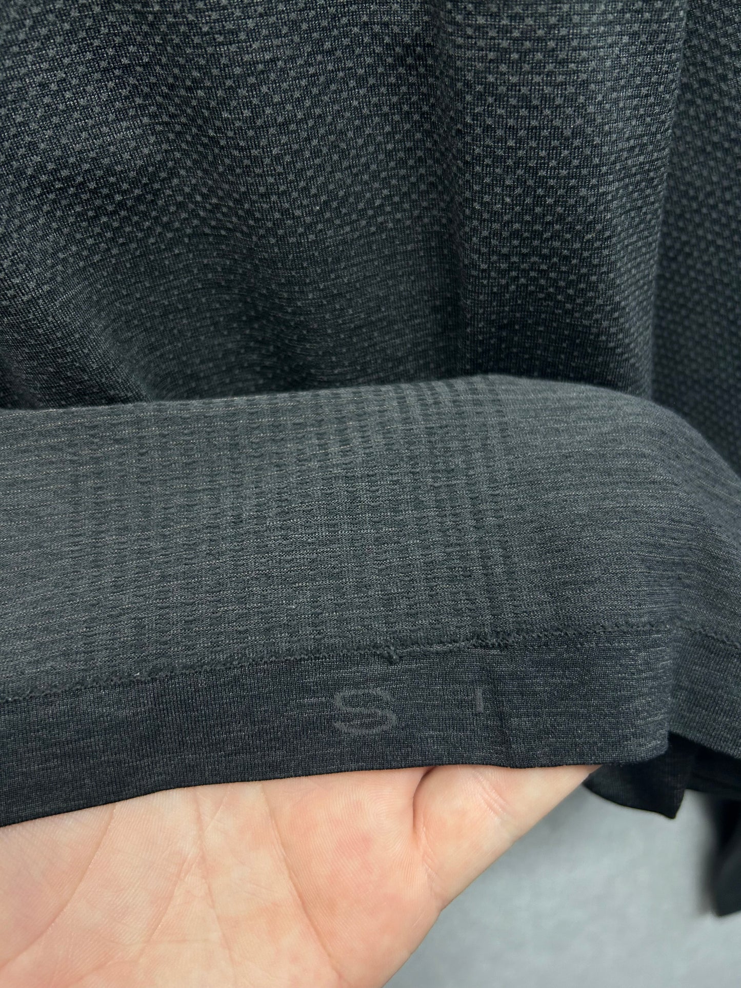 Lululemon Metal Vent Tech Long Sleeve Size Small Black