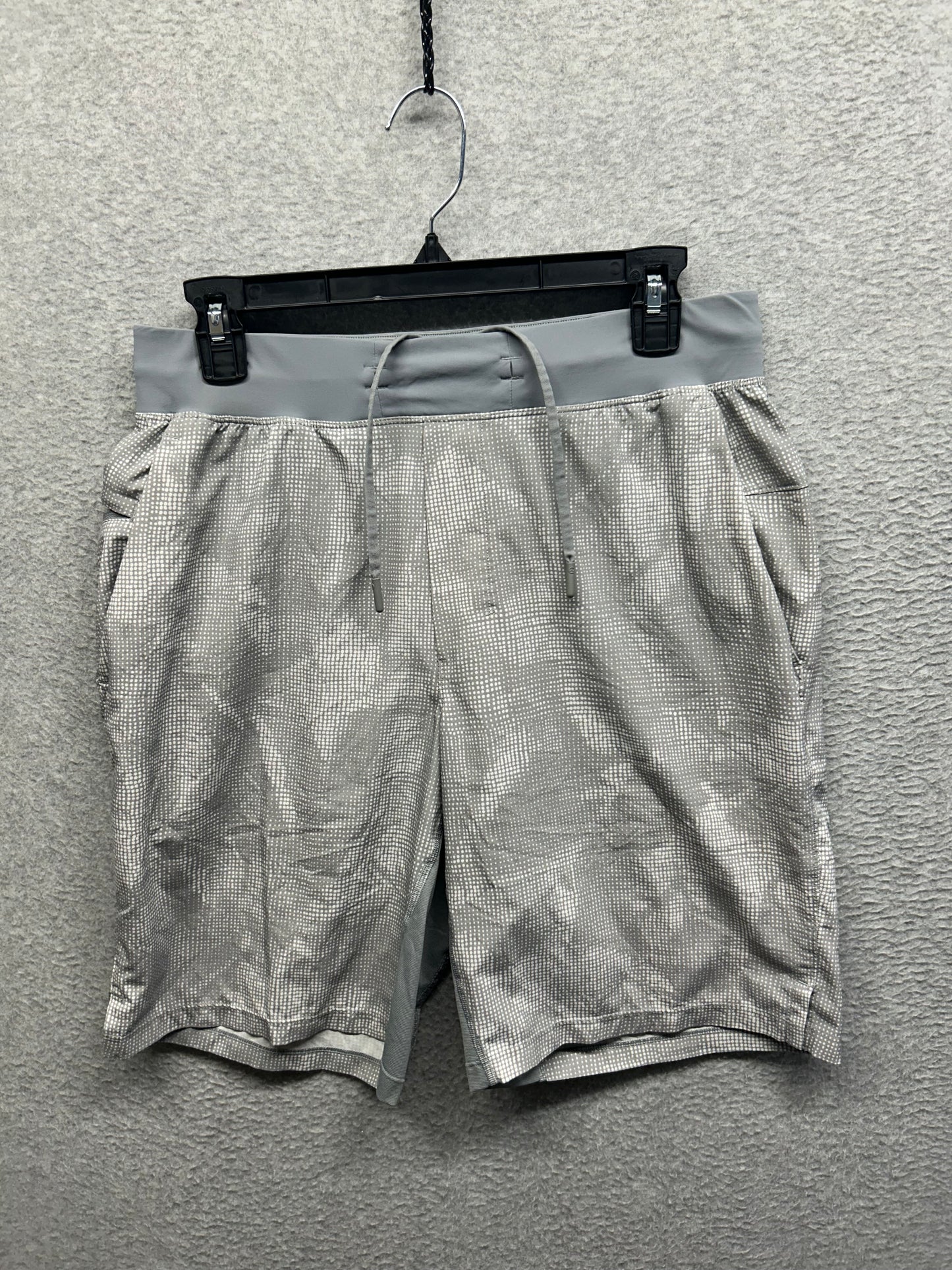 Lululemon T.H.E. Short 9" Linerless Size Medium Illusion White Light Cast