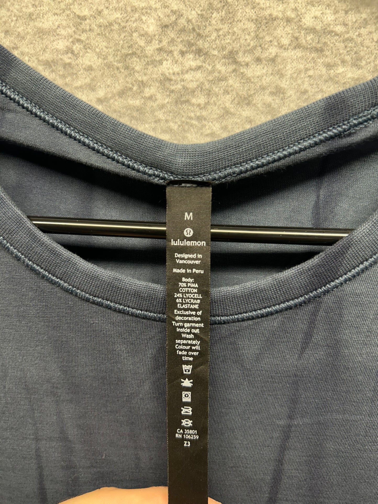 Lululemon 5 Year Basic Long Sleeve Size Medium Vertical Spray Dye Iron Blue Nautical Navy