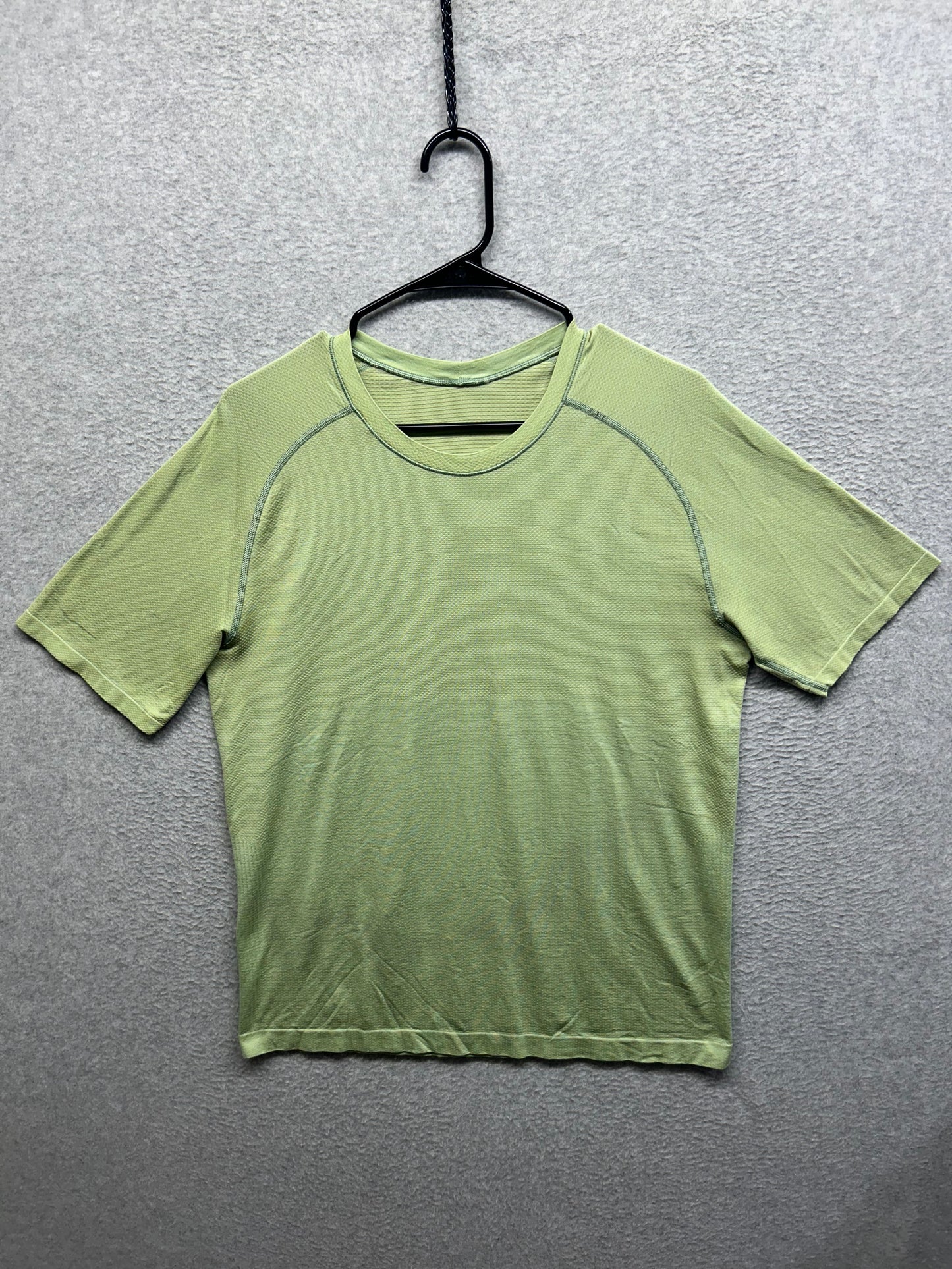 Lululemon Metal Vent Tech Short Sleeve Size Medium Lime Green