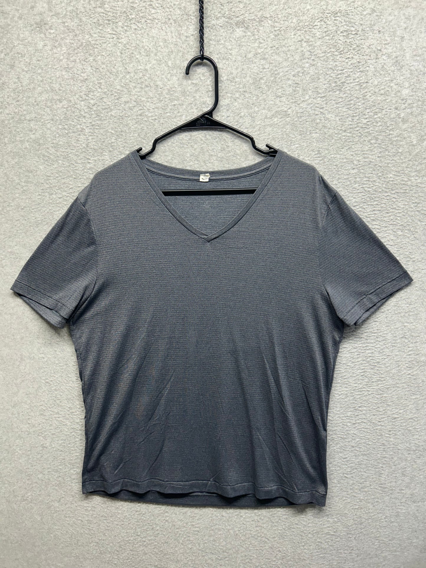 Lululemon 5 Year Basic V Size Large Micro Stripe Gray