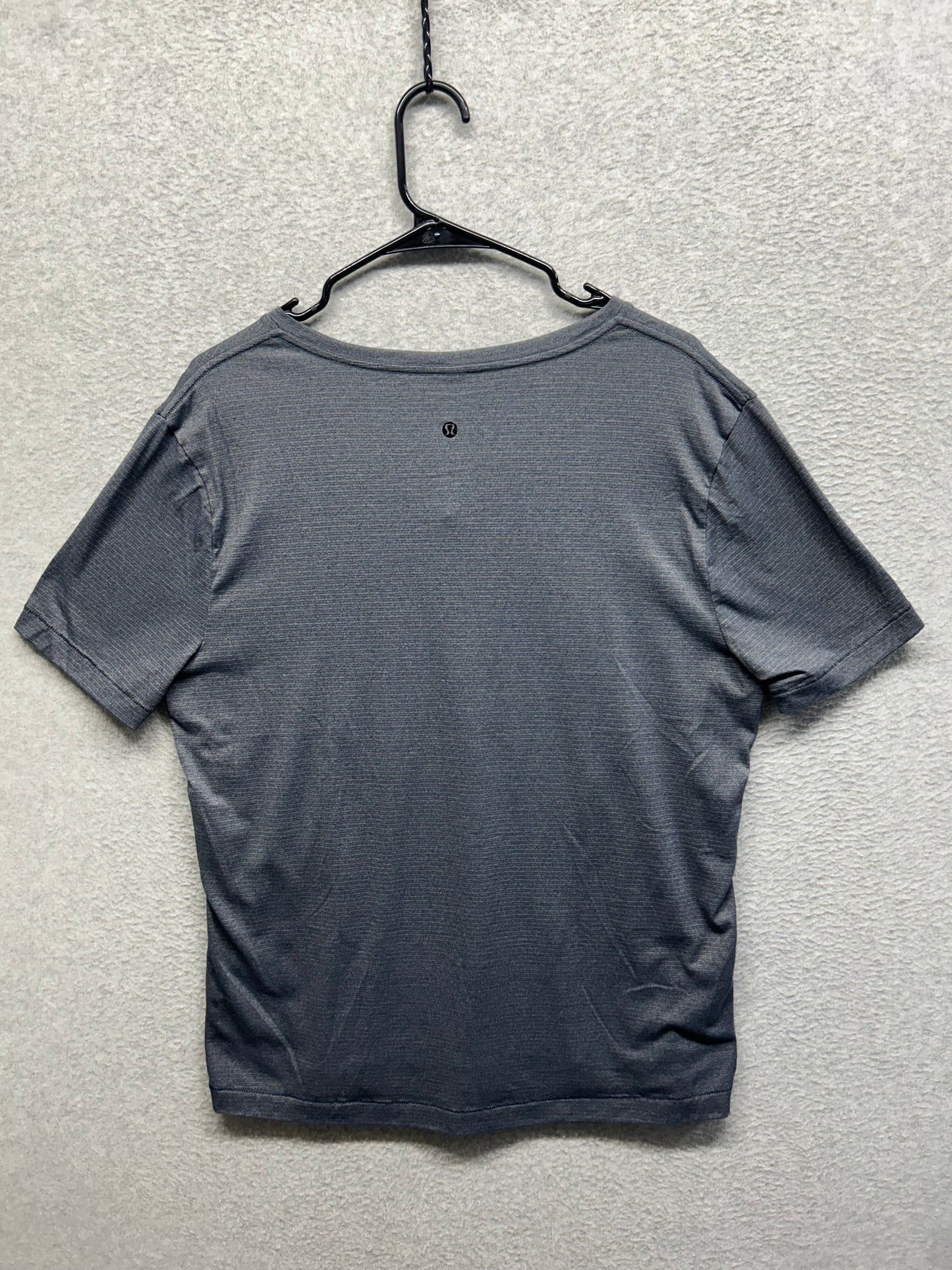 Lululemon 5 Year Basic V Size Large Micro Stripe Gray