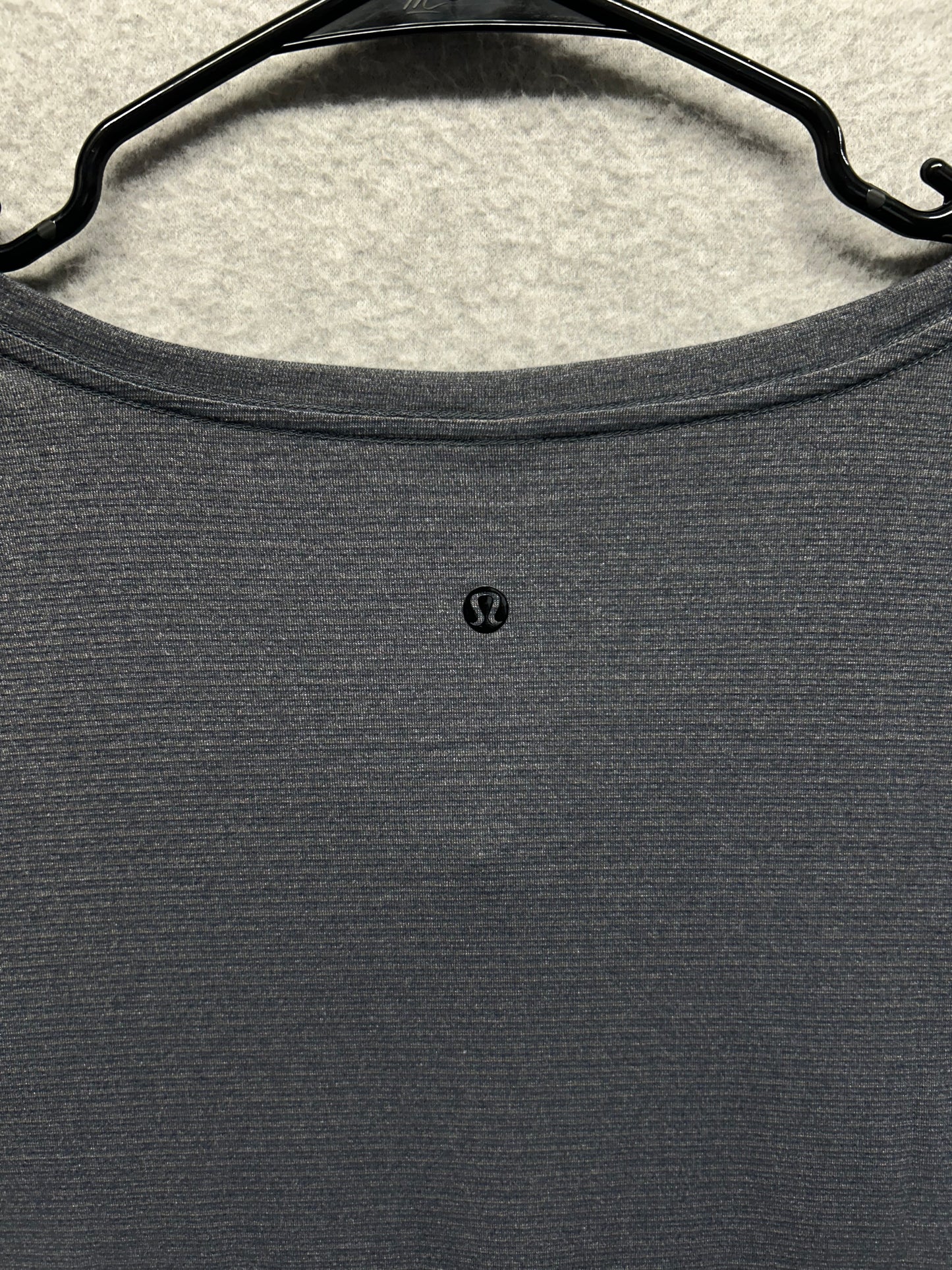 Lululemon 5 Year Basic V Size Large Micro Stripe Gray
