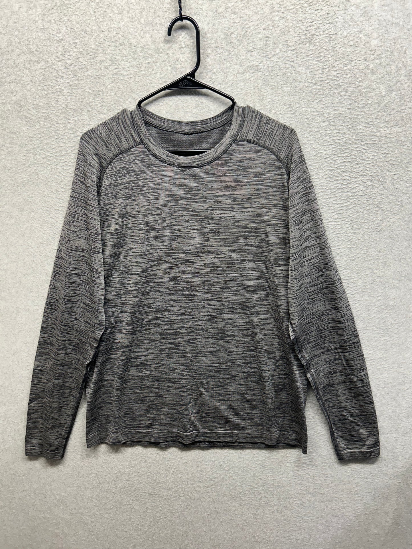 Lululemon Metal Vent Tech Long Sleeve Size Large Black / Anchor