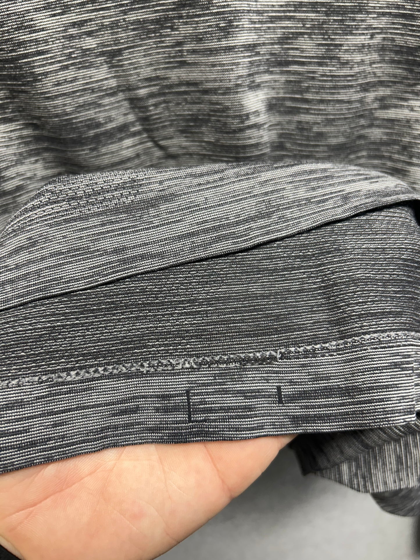 Lululemon Metal Vent Tech Long Sleeve Size Large Black / Anchor