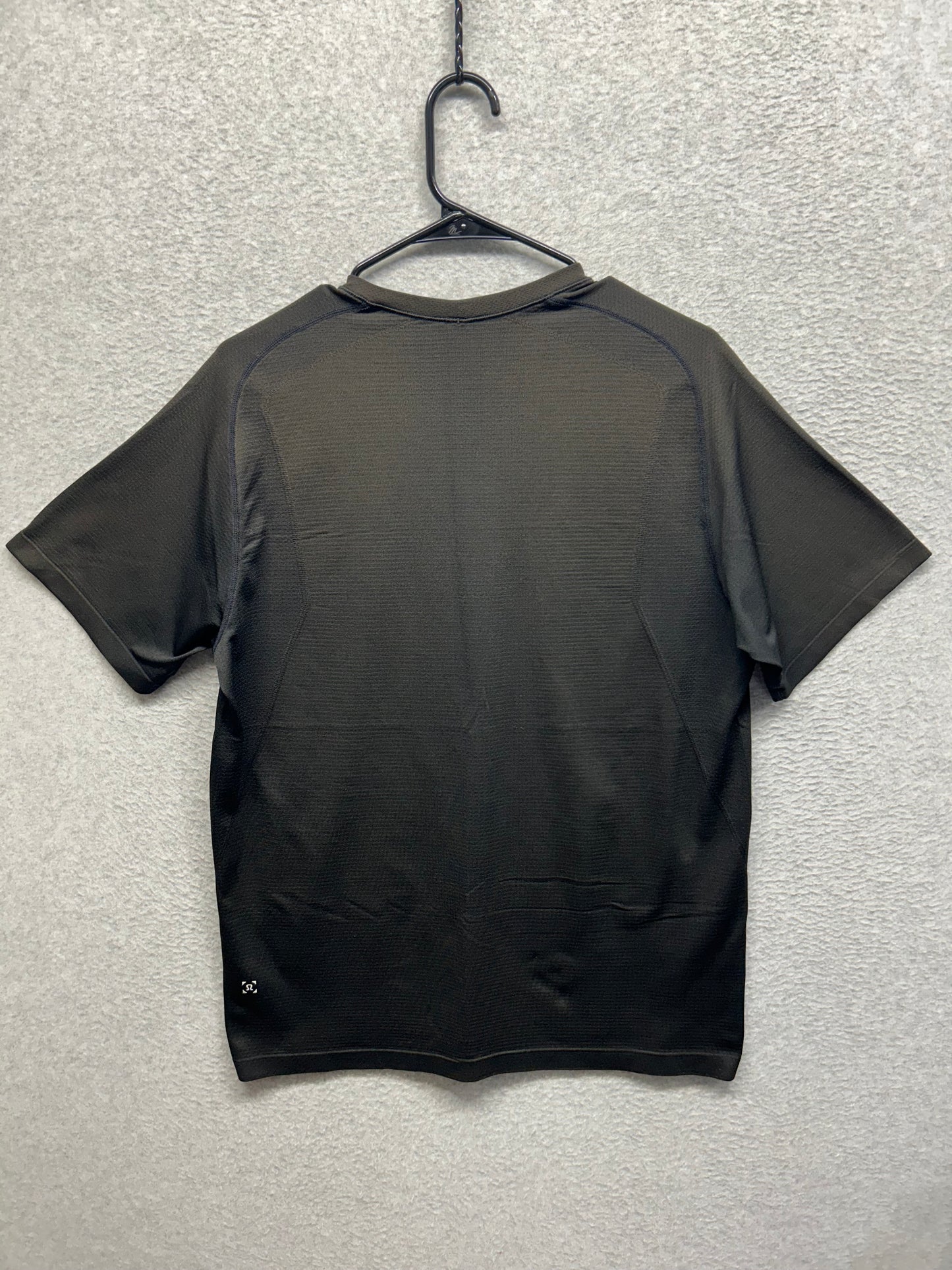 Lululemon Metal Vent Tech Short Sleeve Size Large Black