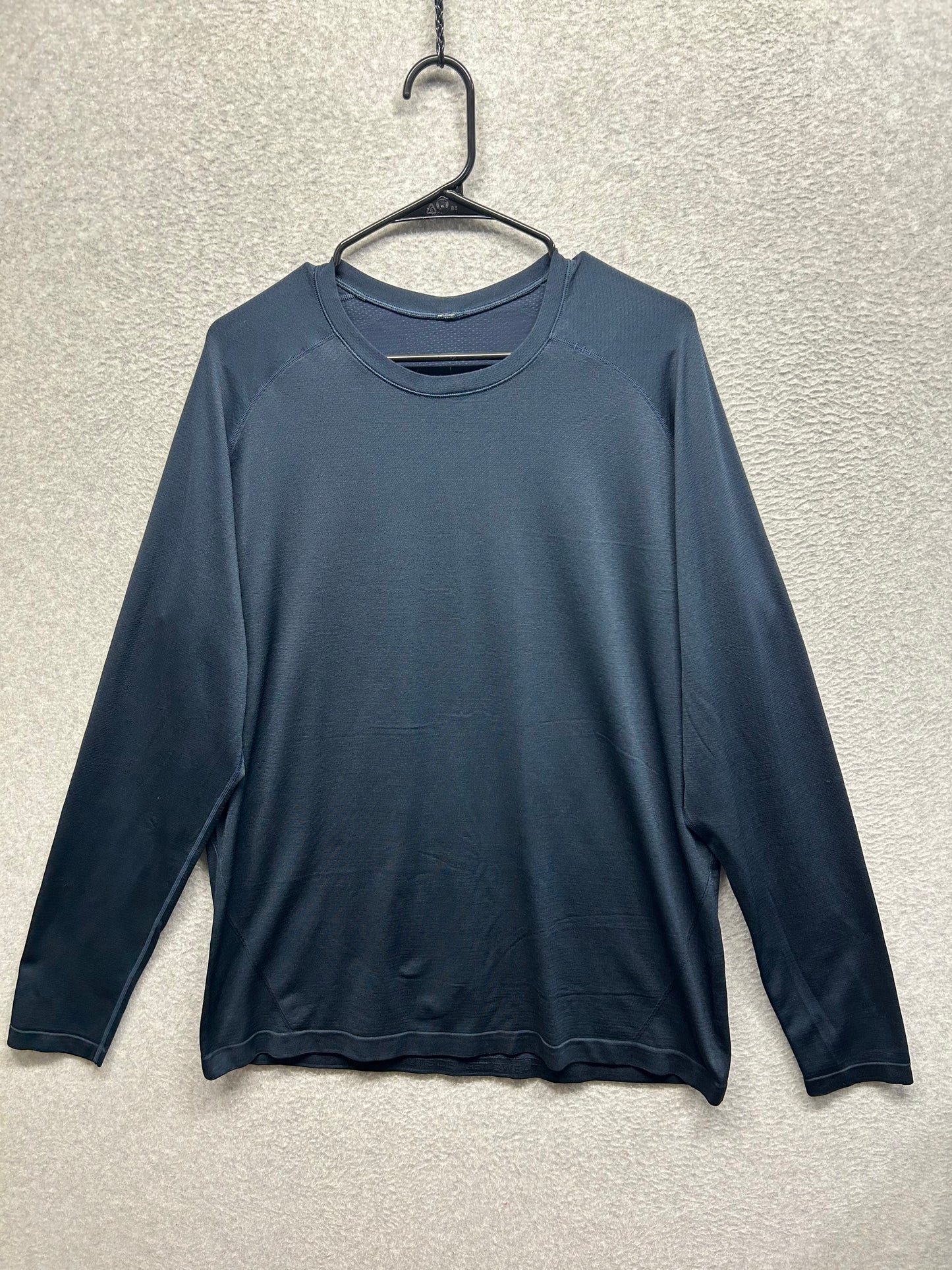 Lululemon Metal Vent Tech Long Sleeve Size XL True Navy