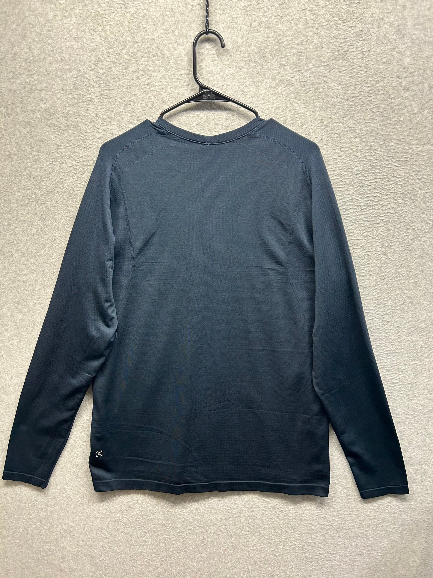 Lululemon Metal Vent Tech Long Sleeve Size XL True Navy